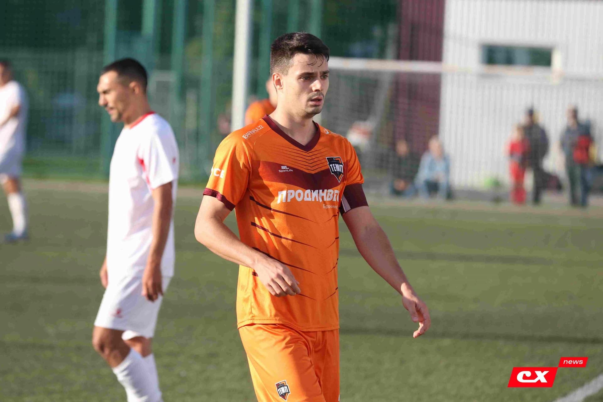 «Полимер» 2:2 «Темп». Третья лига. 05.09.2025. Владимир Мартынов («CX News») и Александр Чёрный («Алтайский спорт») — кадр 148