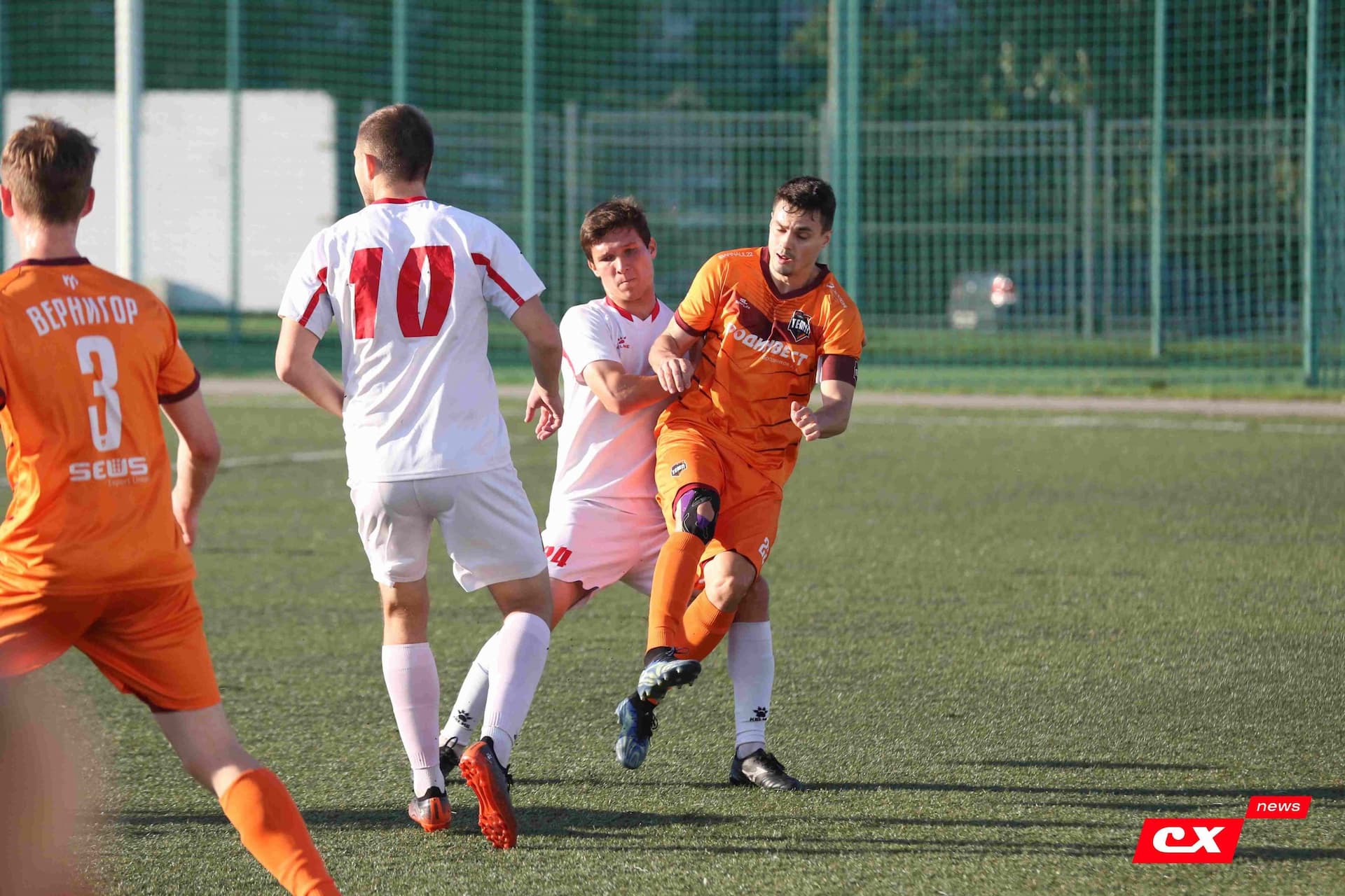 «Полимер» 2:2 «Темп». Третья лига. 05.09.2025. Владимир Мартынов («CX News») и Александр Чёрный («Алтайский спорт») — кадр 155