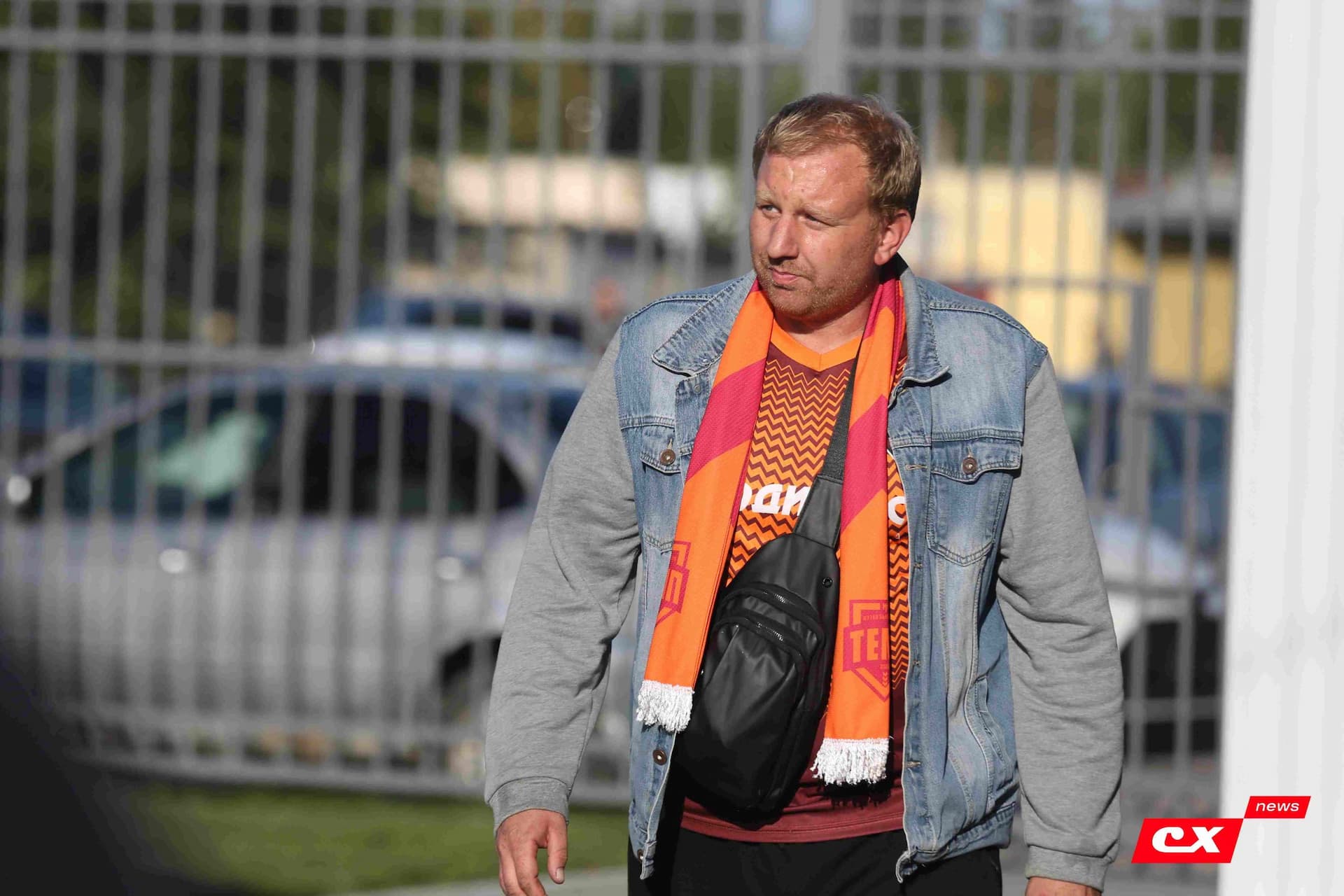 «Полимер» 2:2 «Темп». Третья лига. 05.09.2025. Владимир Мартынов («CX News») и Александр Чёрный («Алтайский спорт») — кадр 37