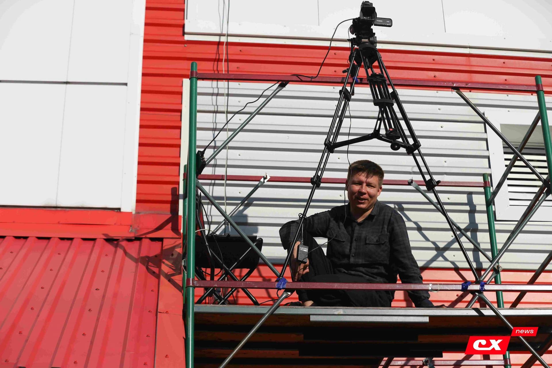 «Полимер» 2:2 «Темп». Третья лига. 05.09.2025. Владимир Мартынов («CX News») и Александр Чёрный («Алтайский спорт») — кадр 43