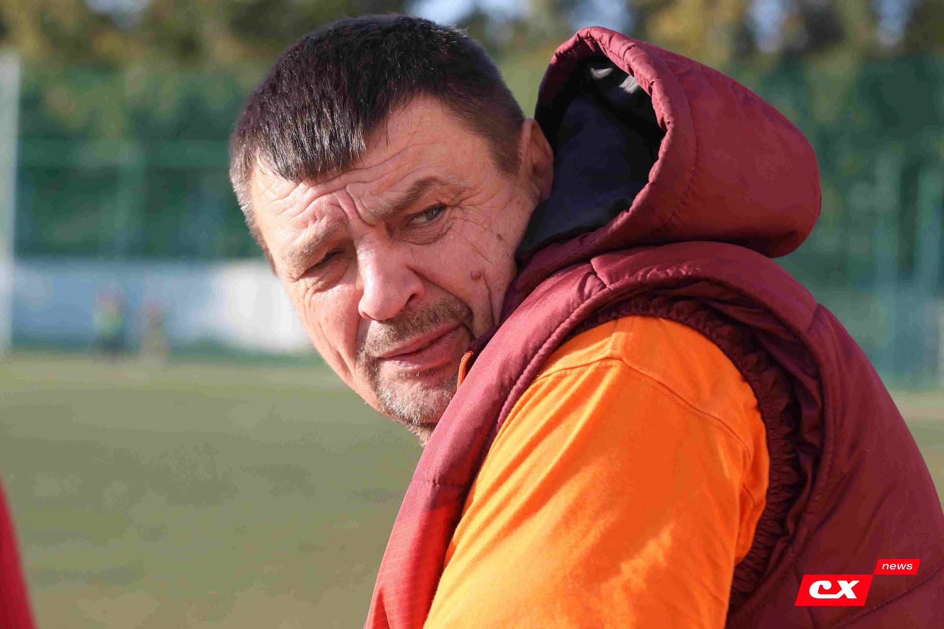 «Полимер» 2:2 «Темп». Третья лига. 05.09.2025. Владимир Мартынов («CX News») и Александр Чёрный («Алтайский спорт») — кадр 46