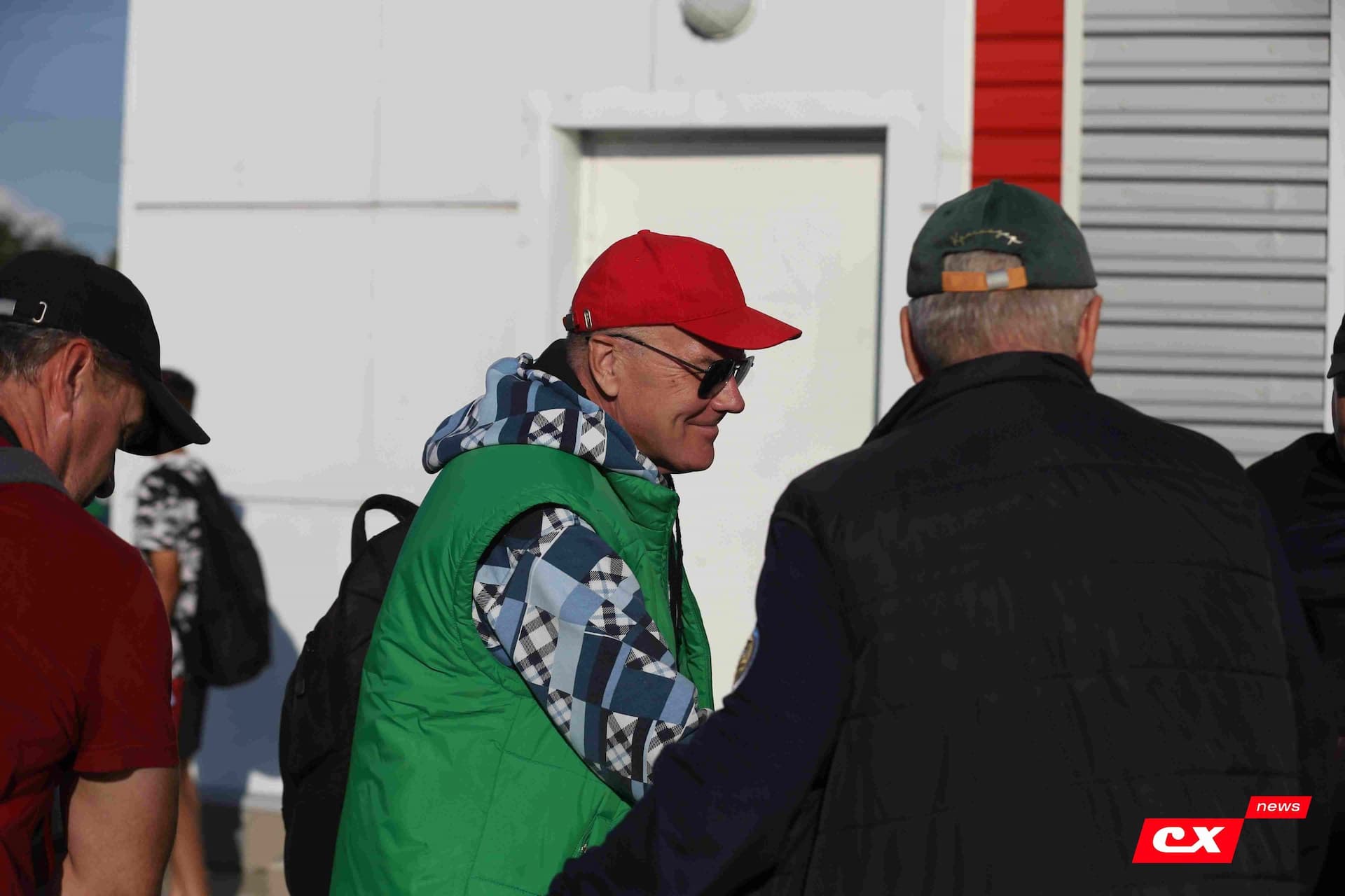 «Полимер» 2:2 «Темп». Третья лига. 05.09.2025. Владимир Мартынов («CX News») и Александр Чёрный («Алтайский спорт») — кадр 49