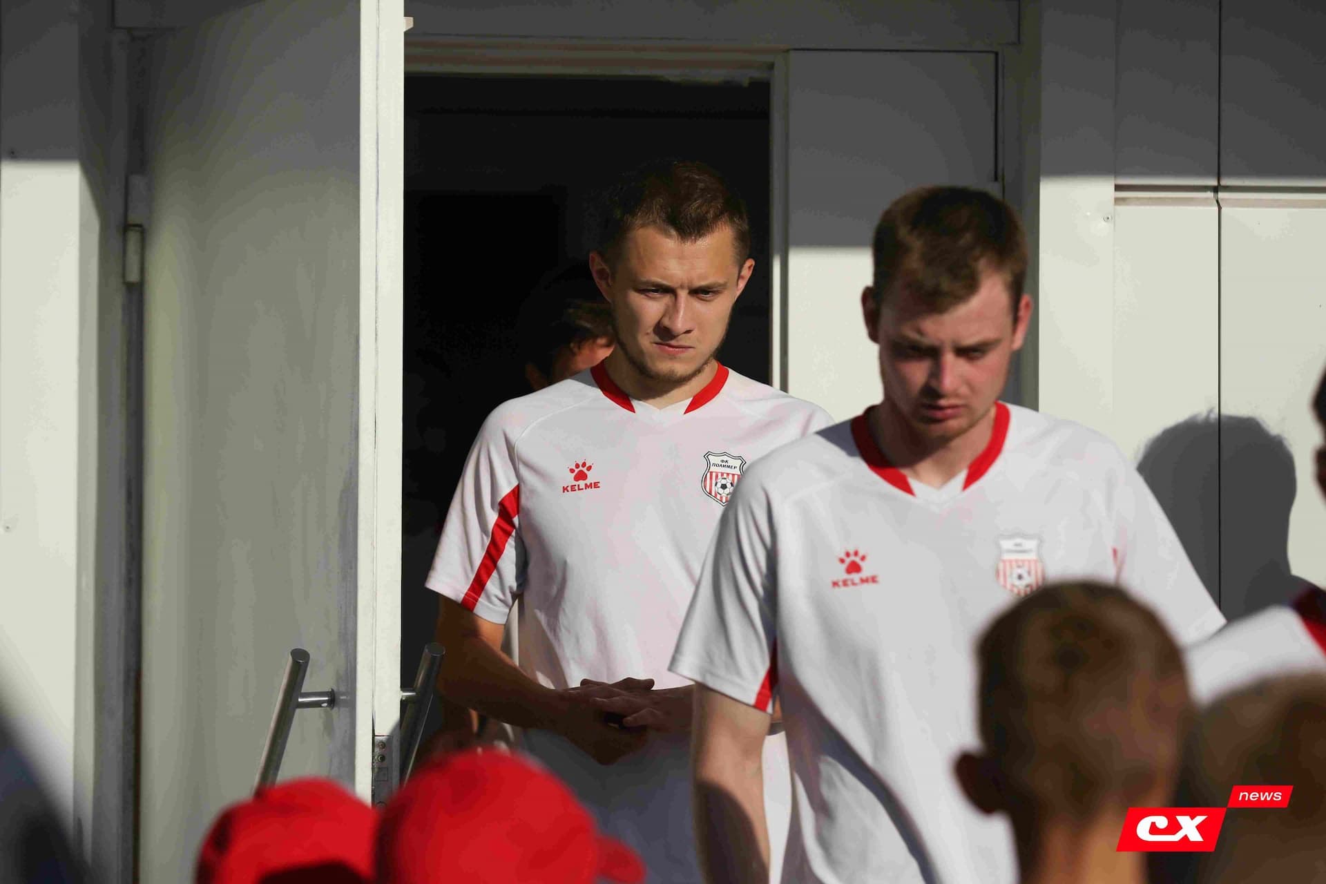 «Полимер» 2:2 «Темп». Третья лига. 05.09.2025. Владимир Мартынов («CX News») и Александр Чёрный («Алтайский спорт») — кадр 59