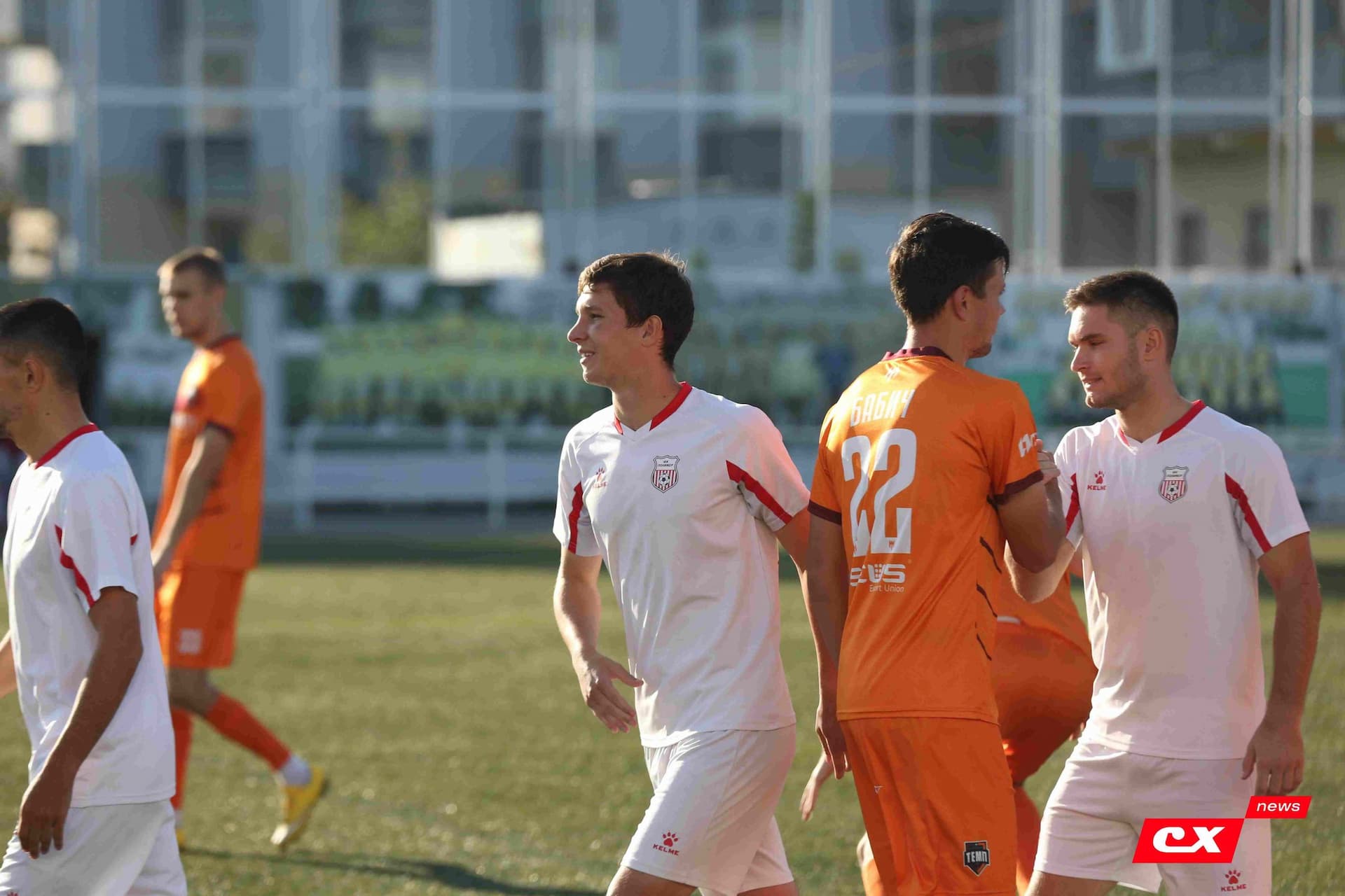 «Полимер» 2:2 «Темп». Третья лига. 05.09.2025. Владимир Мартынов («CX News») и Александр Чёрный («Алтайский спорт») — кадр 64