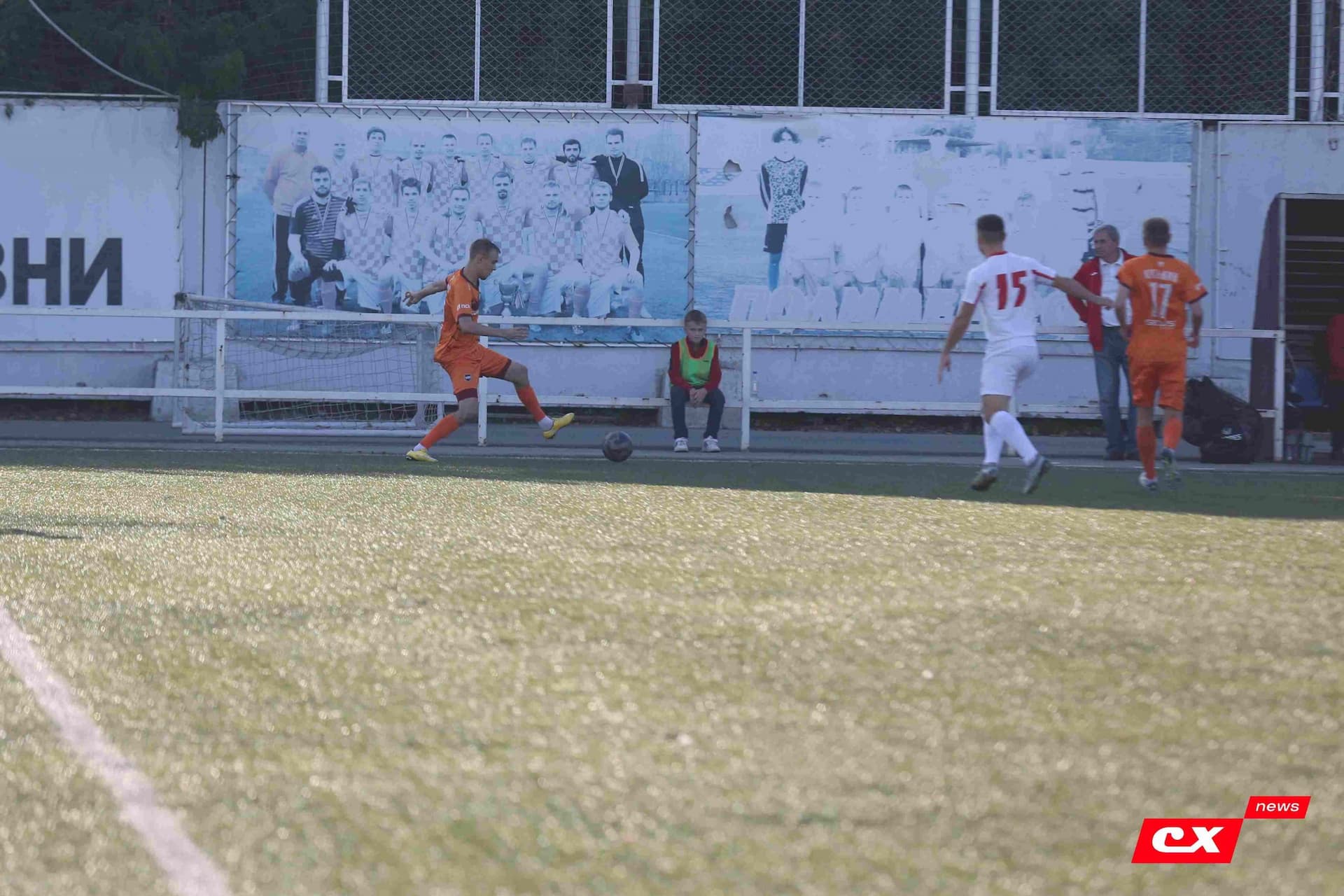 «Полимер» 2:2 «Темп». Третья лига. 05.09.2025. Владимир Мартынов («CX News») и Александр Чёрный («Алтайский спорт») — кадр 72