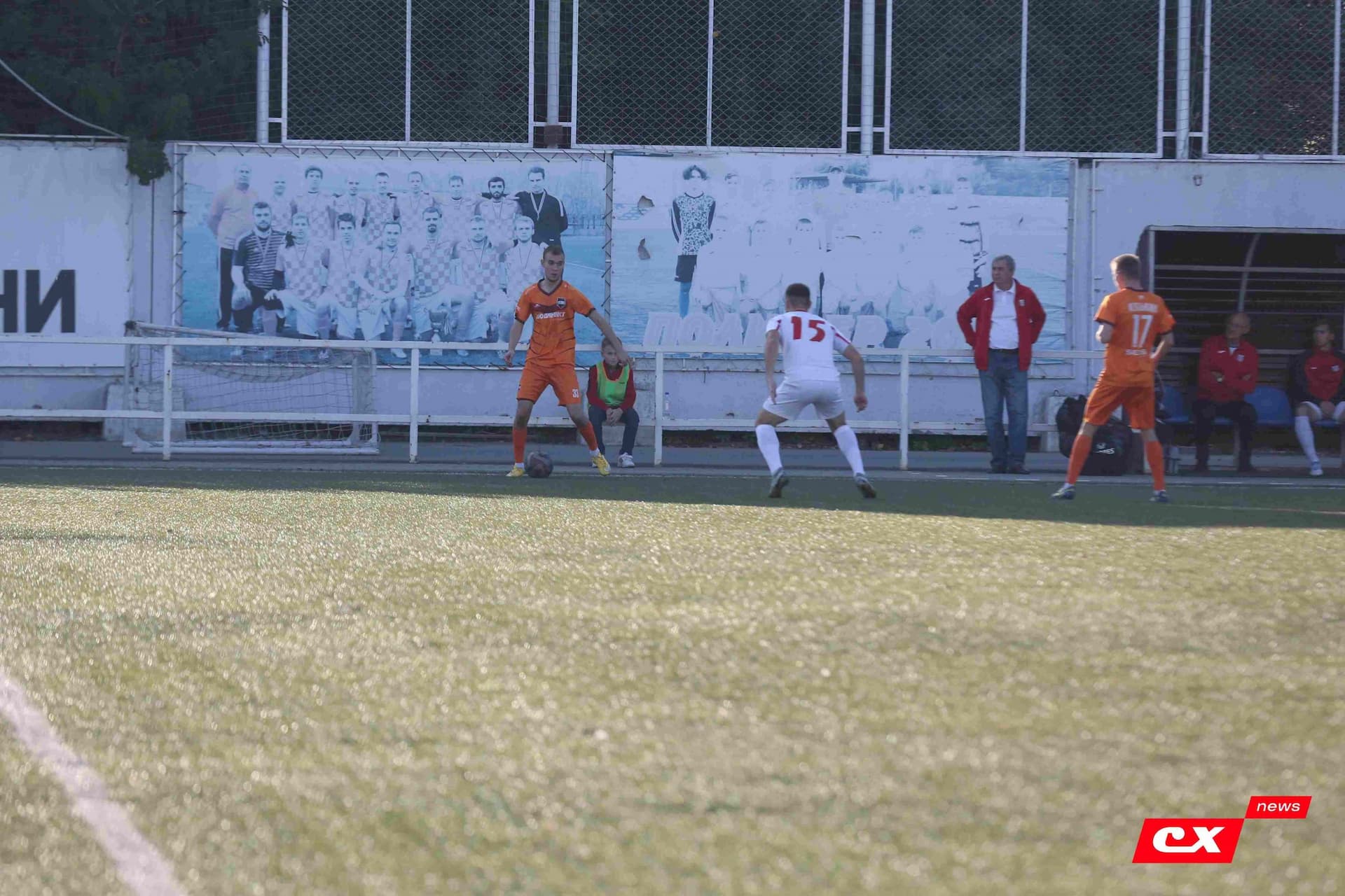 «Полимер» 2:2 «Темп». Третья лига. 05.09.2025. Владимир Мартынов («CX News») и Александр Чёрный («Алтайский спорт») — кадр 73