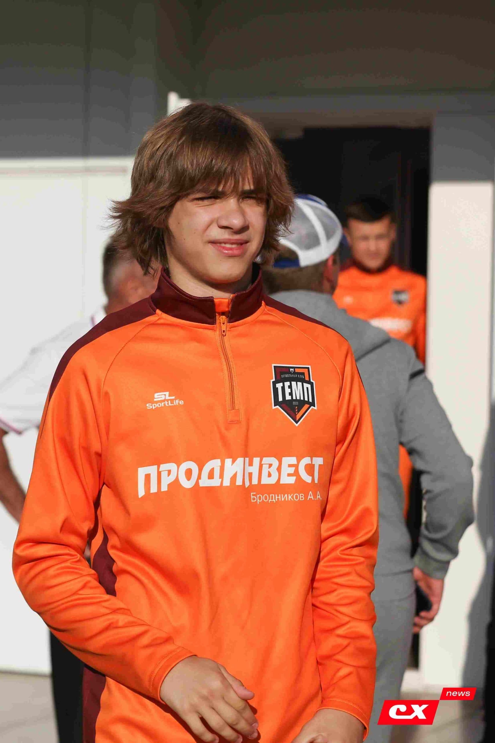 «Полимер» 2:2 «Темп». Третья лига. 05.09.2025. Владимир Мартынов («CX News») и Александр Чёрный («Алтайский спорт») — кадр 74