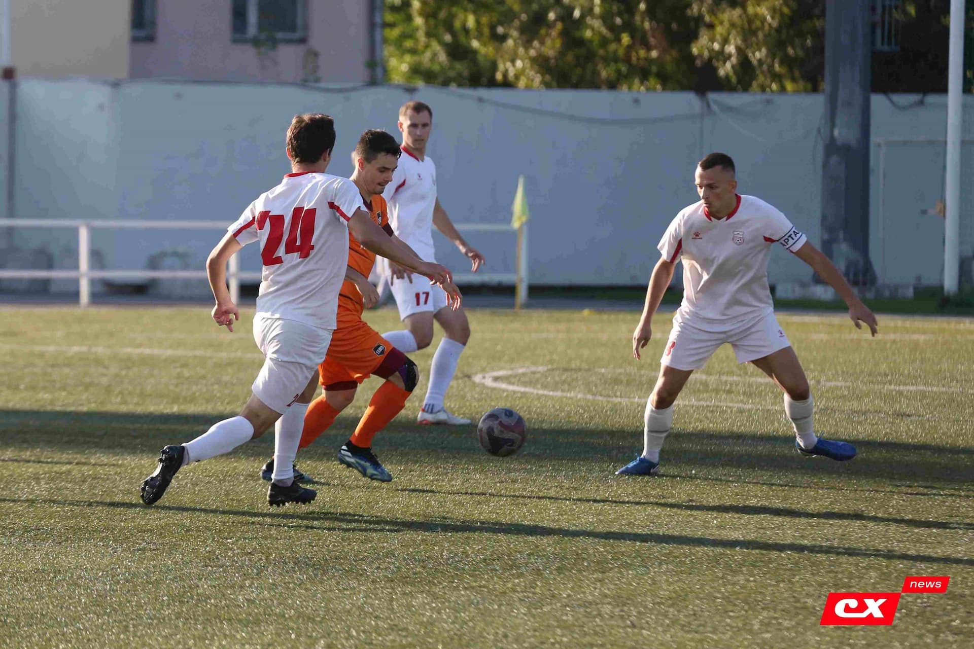 «Полимер» 2:2 «Темп». Третья лига. 05.09.2025. Владимир Мартынов («CX News») и Александр Чёрный («Алтайский спорт») — кадр 79