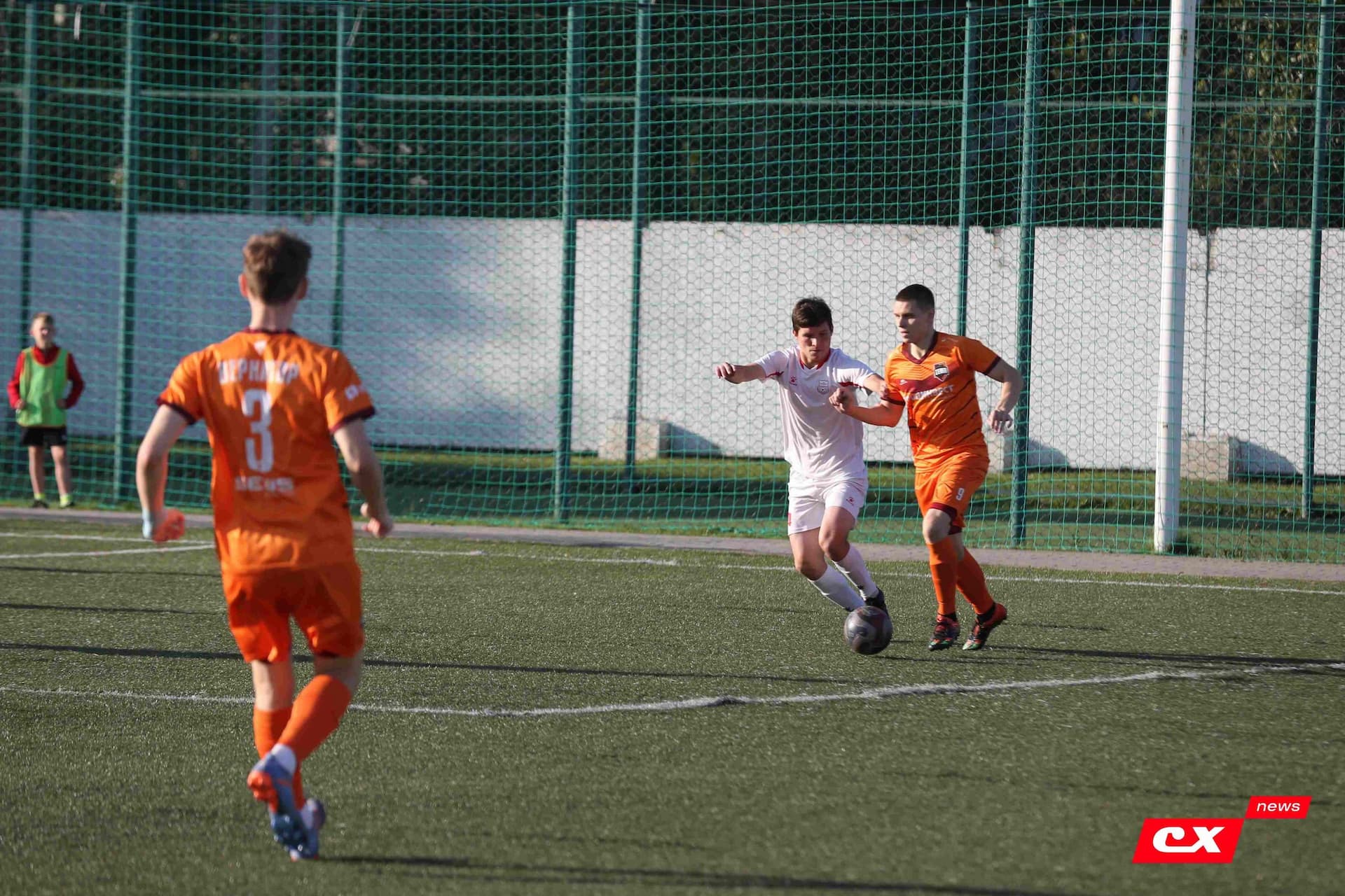 «Полимер» 2:2 «Темп». Третья лига. 05.09.2025. Владимир Мартынов («CX News») и Александр Чёрный («Алтайский спорт») — кадр 81