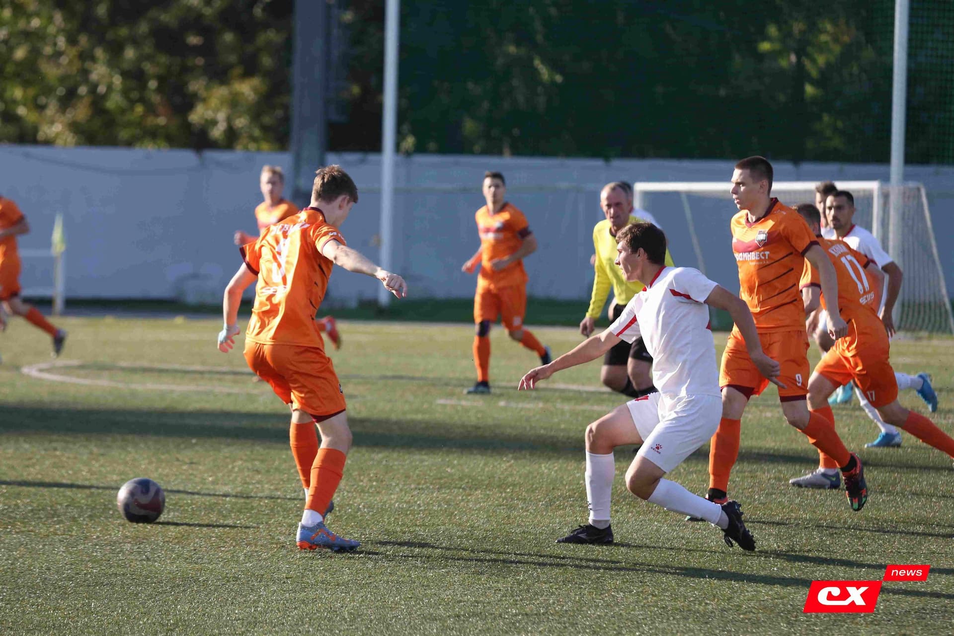 «Полимер» 2:2 «Темп». Третья лига. 05.09.2025. Владимир Мартынов («CX News») и Александр Чёрный («Алтайский спорт») — кадр 84