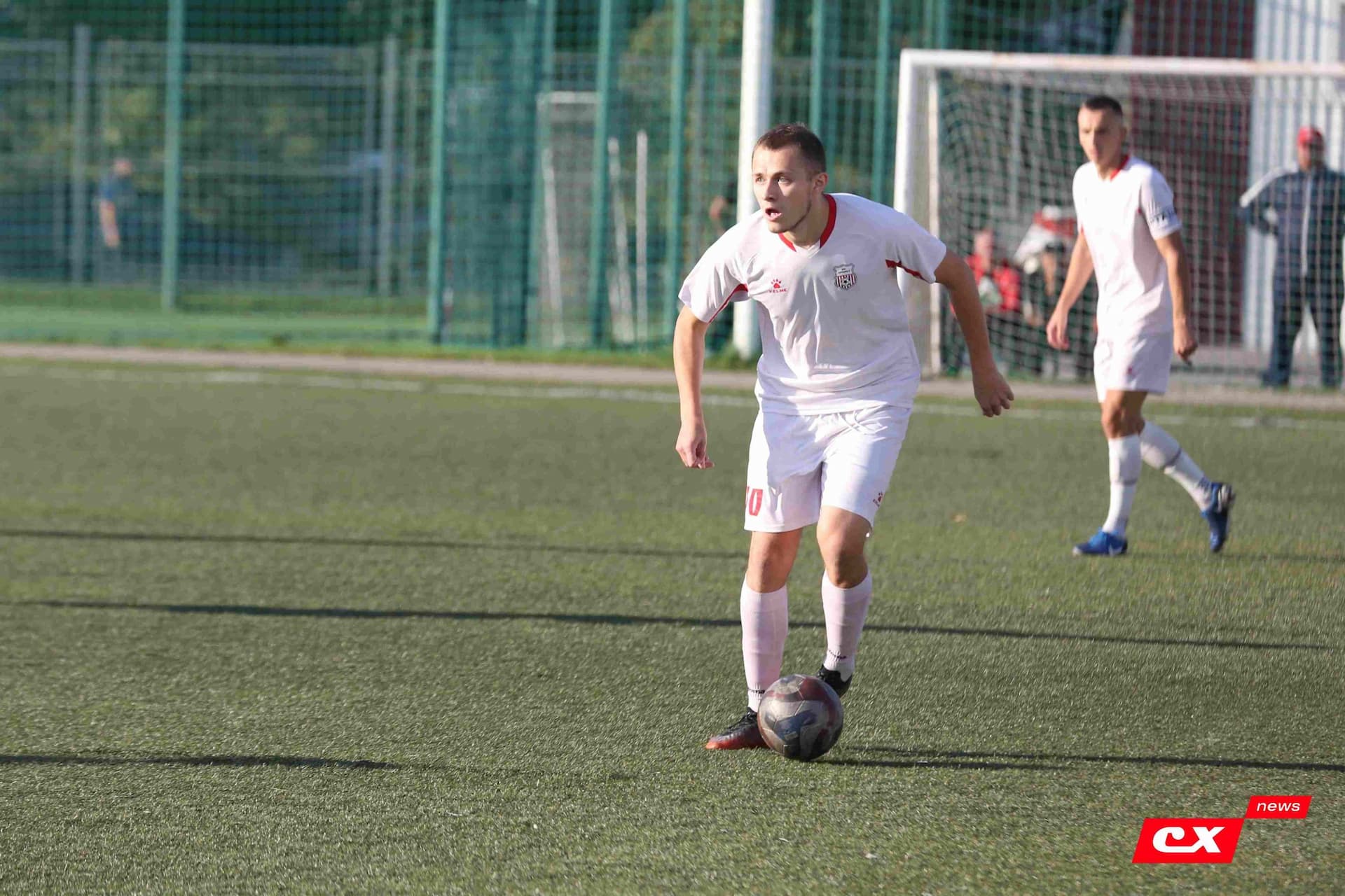 «Полимер» 2:2 «Темп». Третья лига. 05.09.2025. Владимир Мартынов («CX News») и Александр Чёрный («Алтайский спорт») — кадр 94