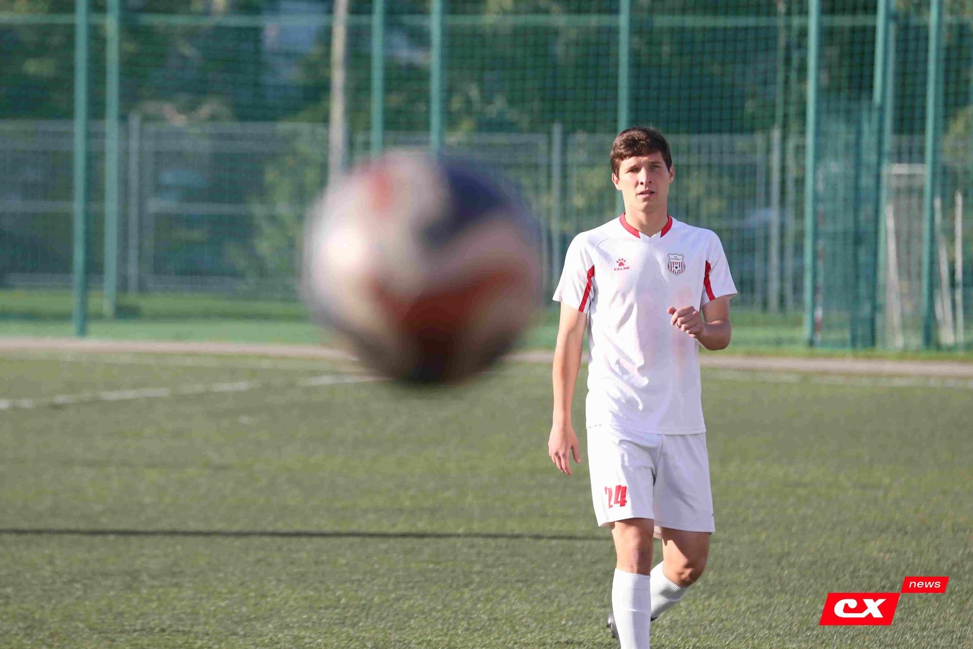 «Полимер» 2:2 «Темп». Третья лига. 05.09.2025. Владимир Мартынов («CX News») и Александр Чёрный («Алтайский спорт») — кадр 97