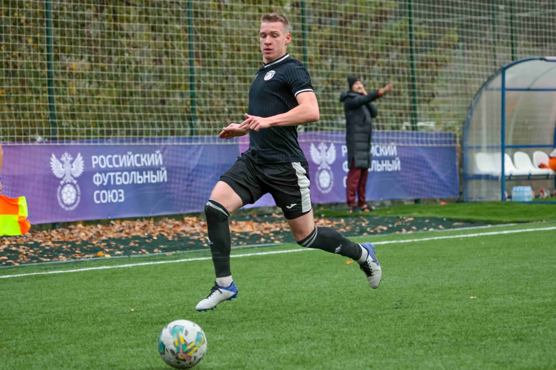 «Дорожник» 3:3 (4-2 пен.) «Темп». Финальный этап Третьей лиги. 07.11.2024 — кадр 12