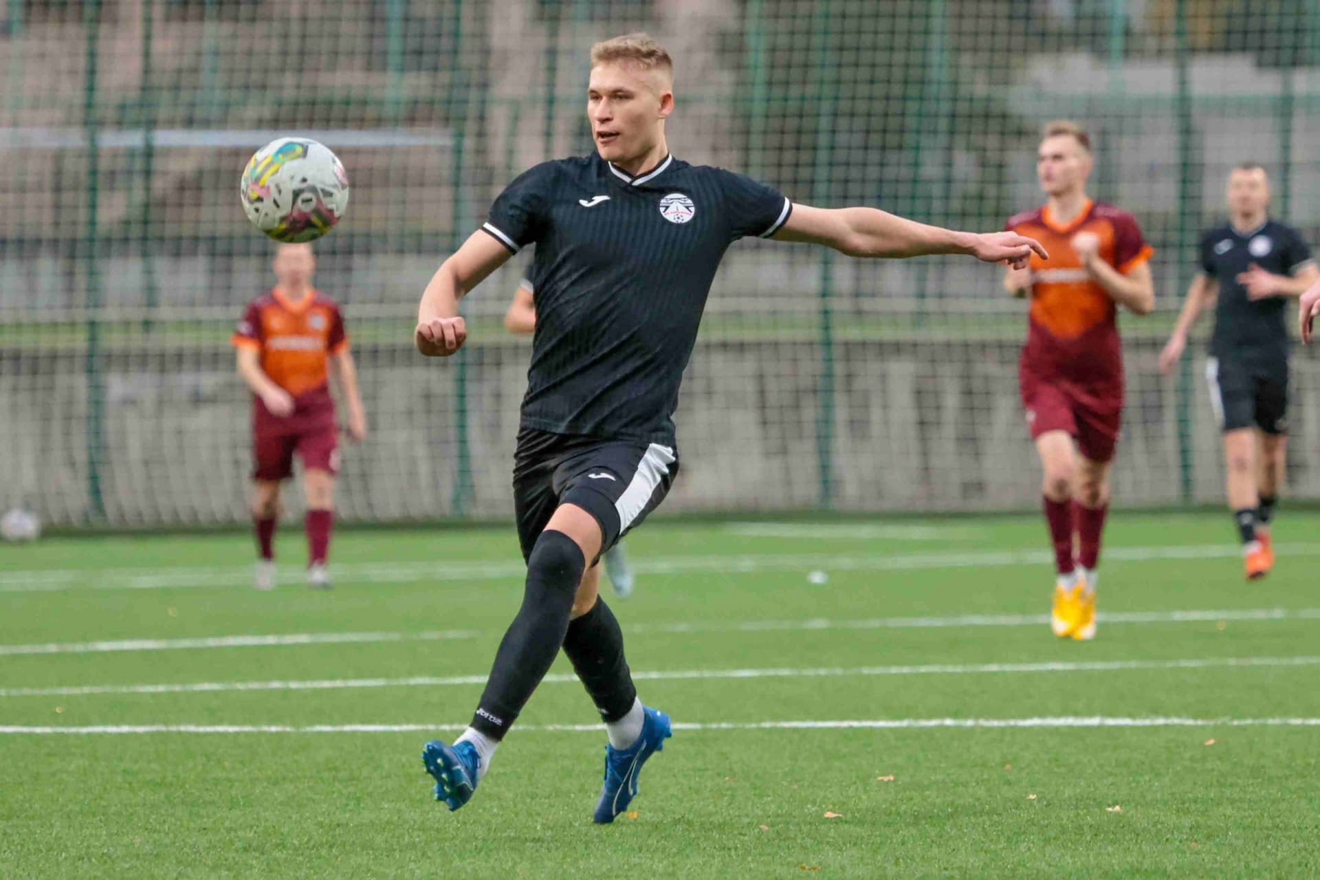 «Дорожник» 3:3 (4-2 пен.) «Темп». Финальный этап Третьей лиги. 07.11.2024 — кадр 30