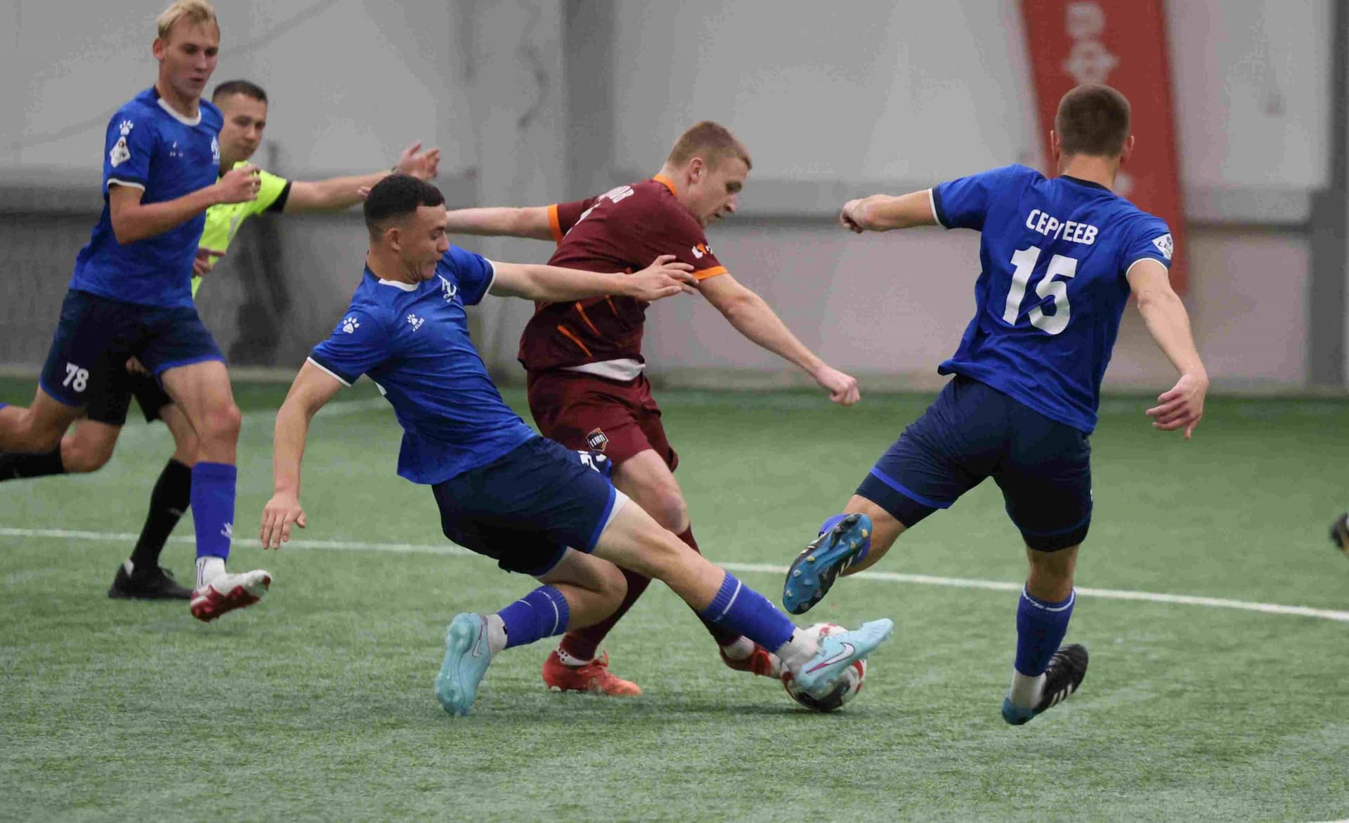 «Темп» 1:0 «Динамо-Барнаул-М». Третья лига. 05.10.2025. Александр Чёрный («Алтайский спорт»), Владимир Мартынов («CX News») — кадр 11