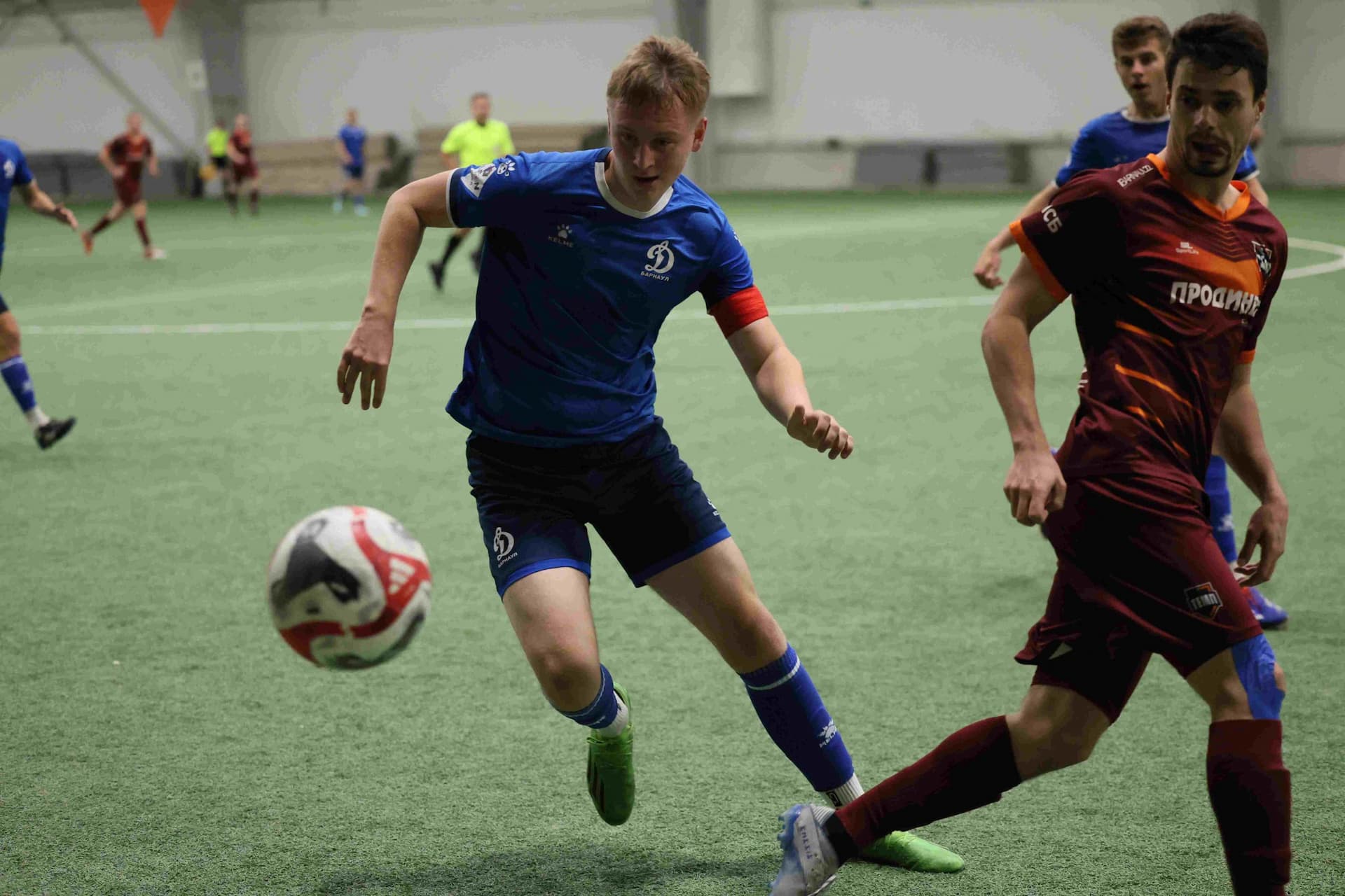 «Темп» 1:0 «Динамо-Барнаул-М». Третья лига. 05.10.2025. Александр Чёрный («Алтайский спорт»), Владимир Мартынов («CX News») — кадр 13