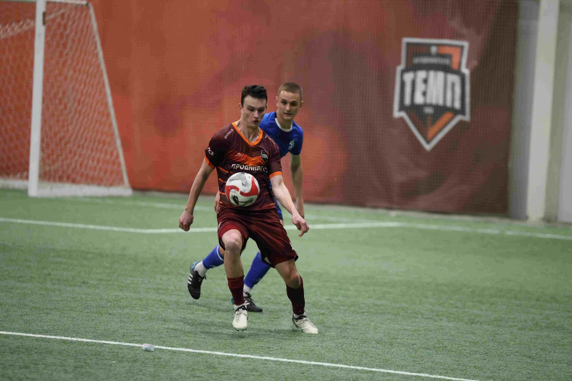 «Темп» 1:0 «Динамо-Барнаул-М». Третья лига. 05.10.2025. Александр Чёрный («Алтайский спорт»), Владимир Мартынов («CX News») — кадр 16