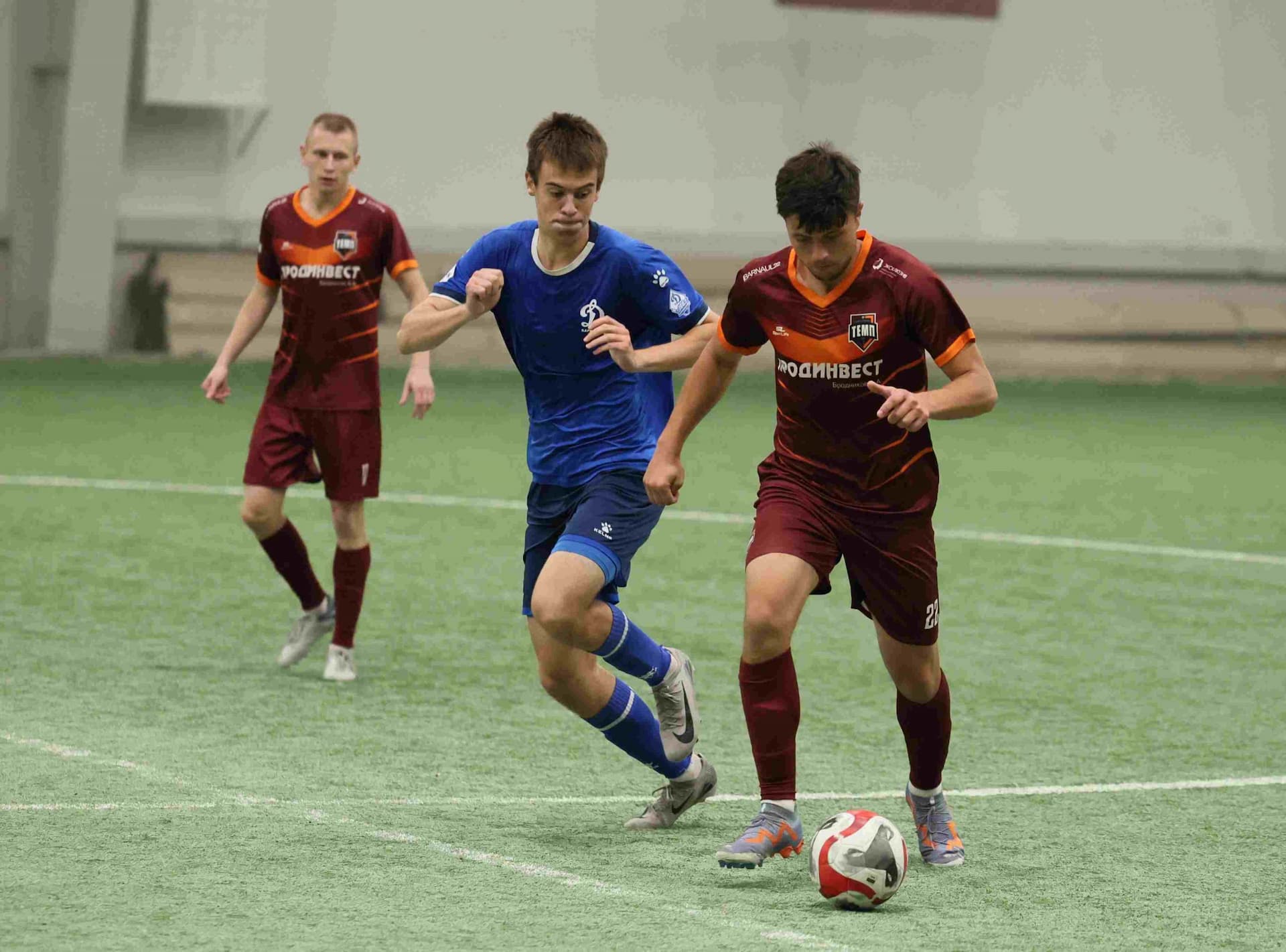 «Темп» 1:0 «Динамо-Барнаул-М». Третья лига. 05.10.2025. Александр Чёрный («Алтайский спорт»), Владимир Мартынов («CX News») — кадр 19