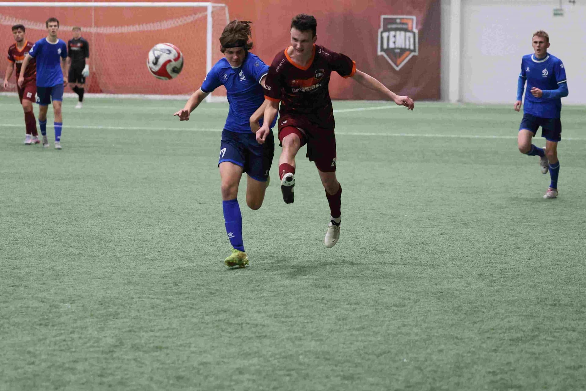 «Темп» 1:0 «Динамо-Барнаул-М». Третья лига. 05.10.2025. Александр Чёрный («Алтайский спорт»), Владимир Мартынов («CX News») — кадр 24