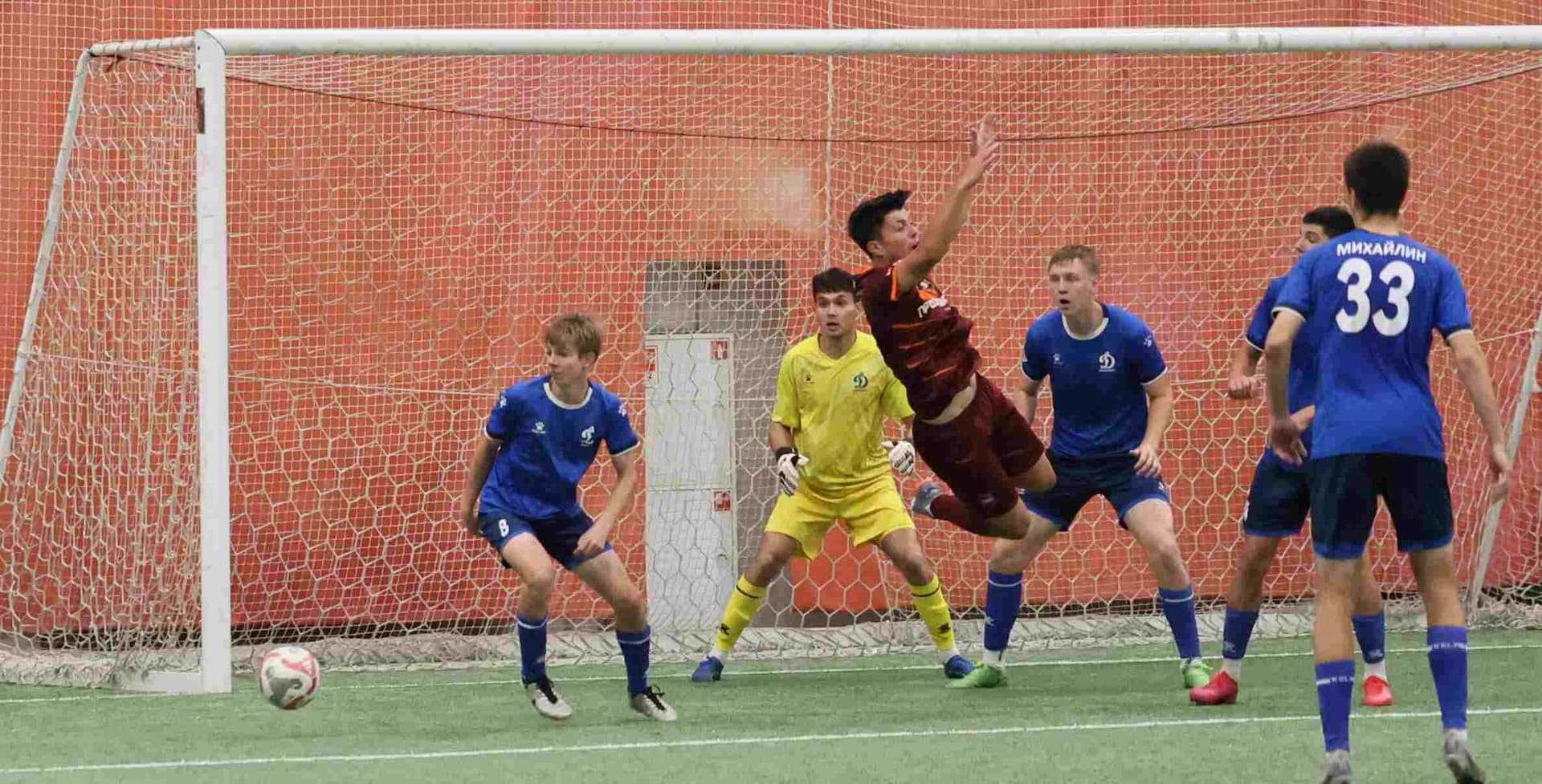 «Темп» 1:0 «Динамо-Барнаул-М». Третья лига. 05.10.2025. Александр Чёрный («Алтайский спорт»), Владимир Мартынов («CX News») — кадр 27