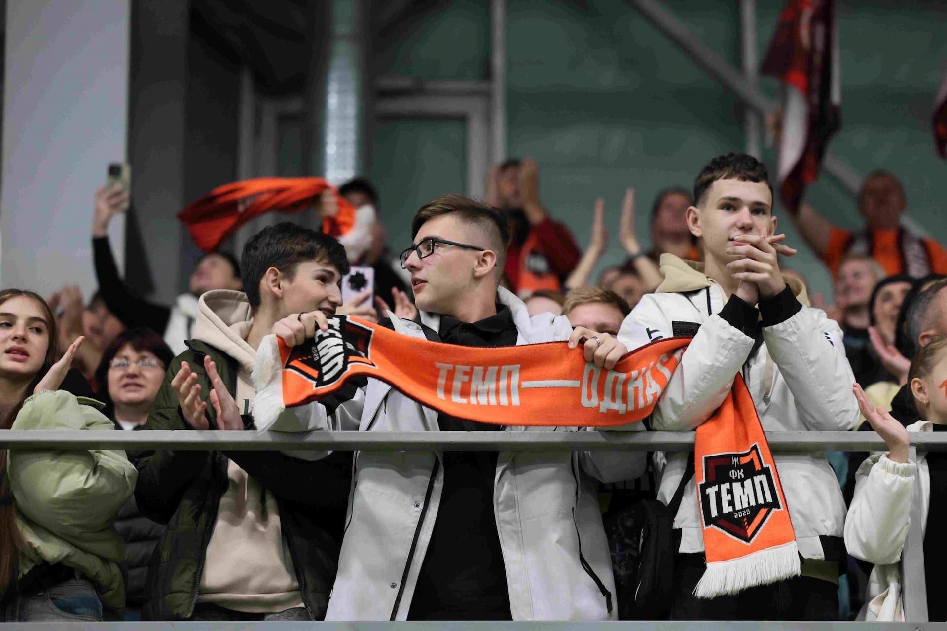 «Темп» 1:0 «Динамо-Барнаул-М». Третья лига. 05.10.2025. Александр Чёрный («Алтайский спорт»), Владимир Мартынов («CX News») — кадр 41