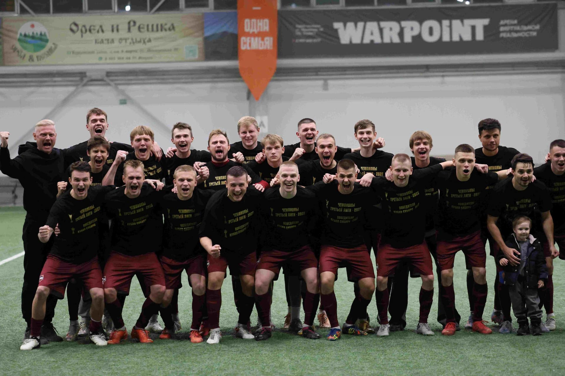 «Темп» 1:0 «Динамо-Барнаул-М». Третья лига. 05.10.2025. Александр Чёрный («Алтайский спорт»), Владимир Мартынов («CX News») — кадр 43