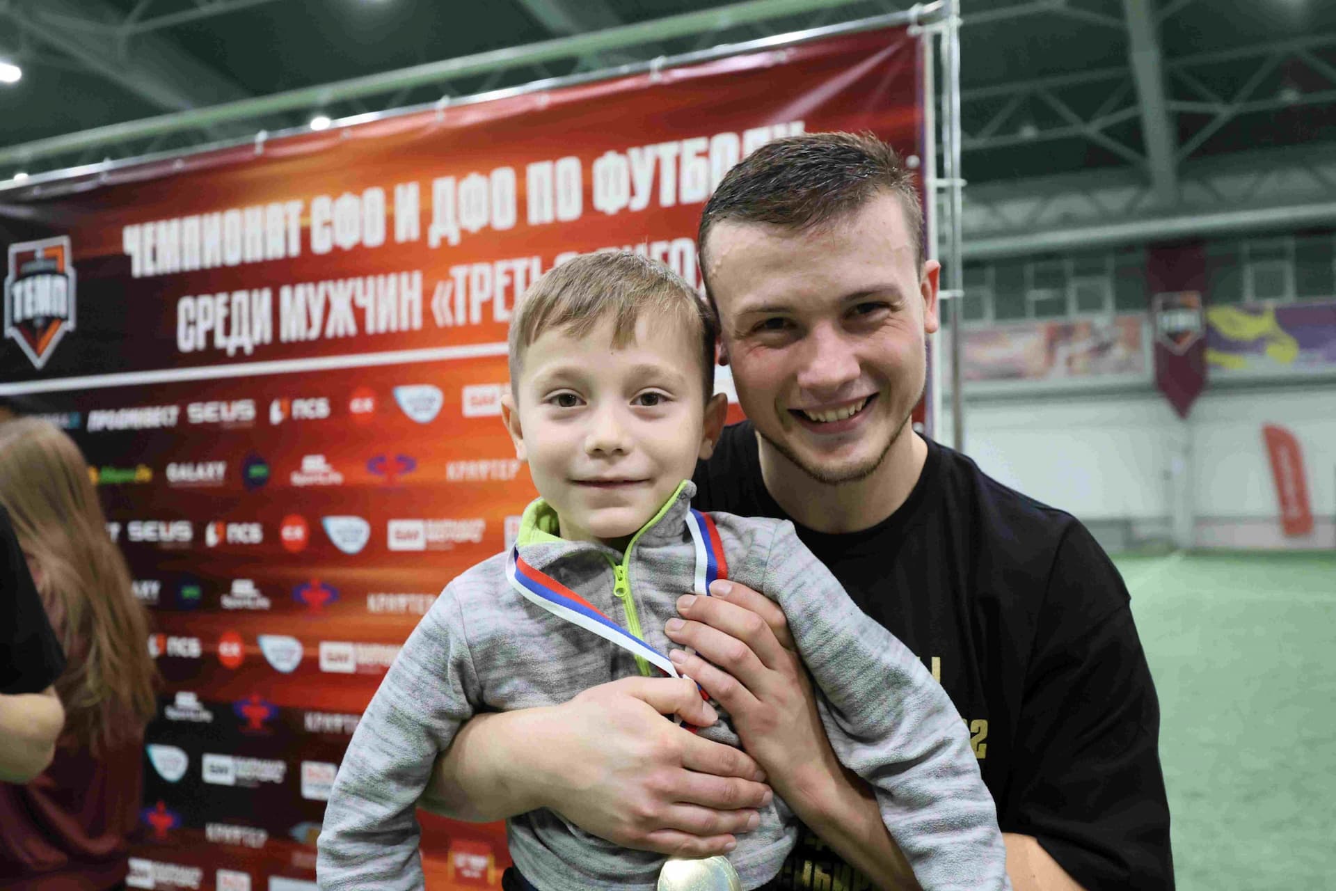 «Темп» 1:0 «Динамо-Барнаул-М». Третья лига. 05.10.2025. Александр Чёрный («Алтайский спорт»), Владимир Мартынов («CX News») — кадр 52