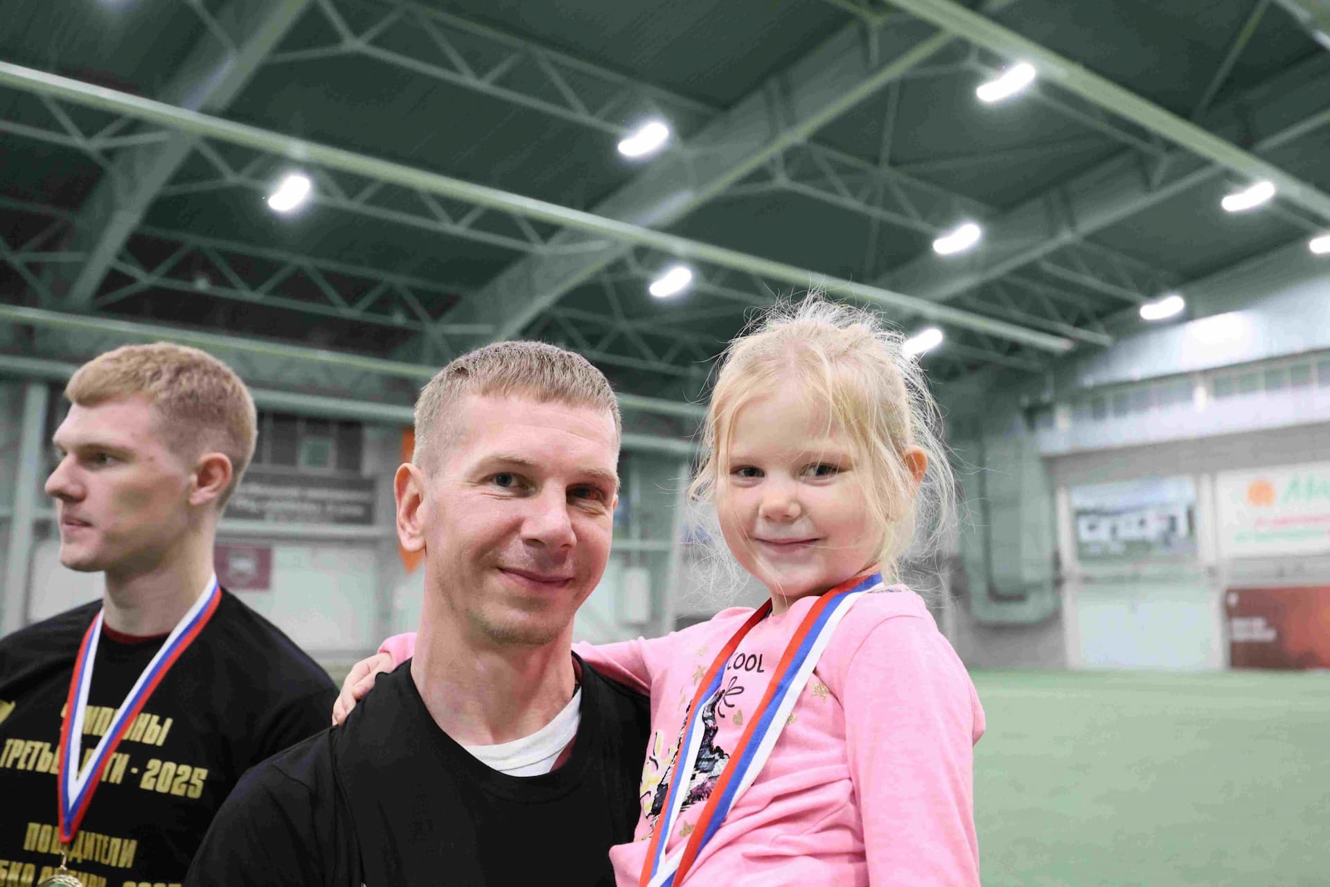 «Темп» 1:0 «Динамо-Барнаул-М». Третья лига. 05.10.2025. Александр Чёрный («Алтайский спорт»), Владимир Мартынов («CX News») — кадр 55