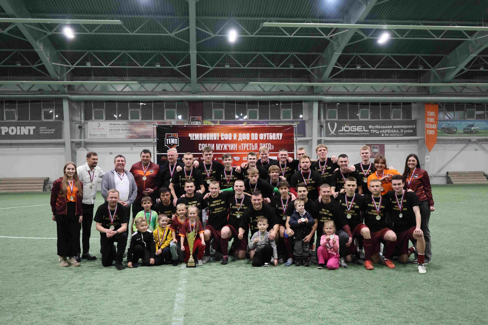 «Темп» 1:0 «Динамо-Барнаул-М». Третья лига. 05.10.2025. Александр Чёрный («Алтайский спорт»), Владимир Мартынов («CX News») — кадр 66