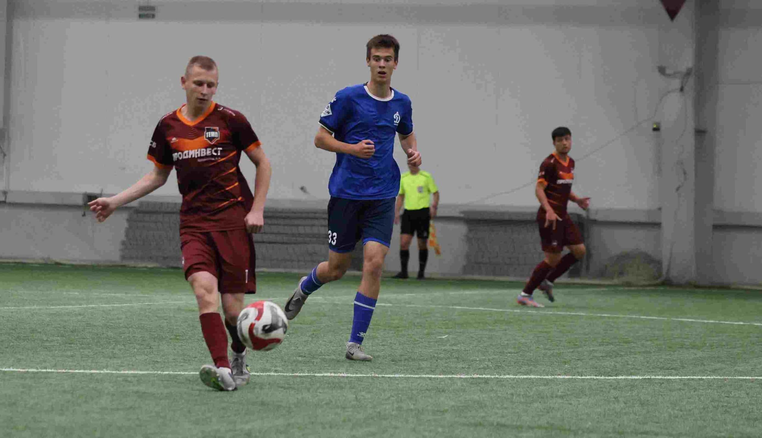 «Темп» 1:0 «Динамо-Барнаул-М». Третья лига. 05.10.2025. Александр Чёрный («Алтайский спорт»), Владимир Мартынов («CX News») — фото 7