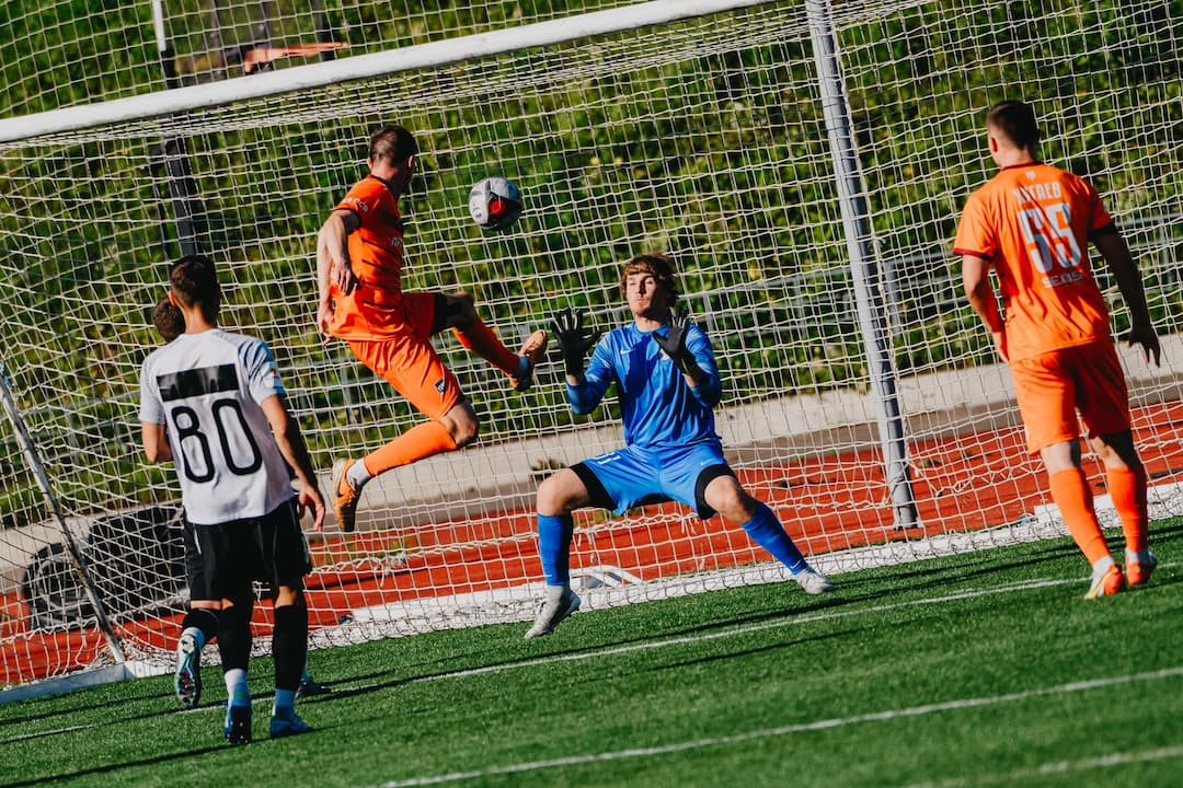 Выбираем лучший гол сентября!