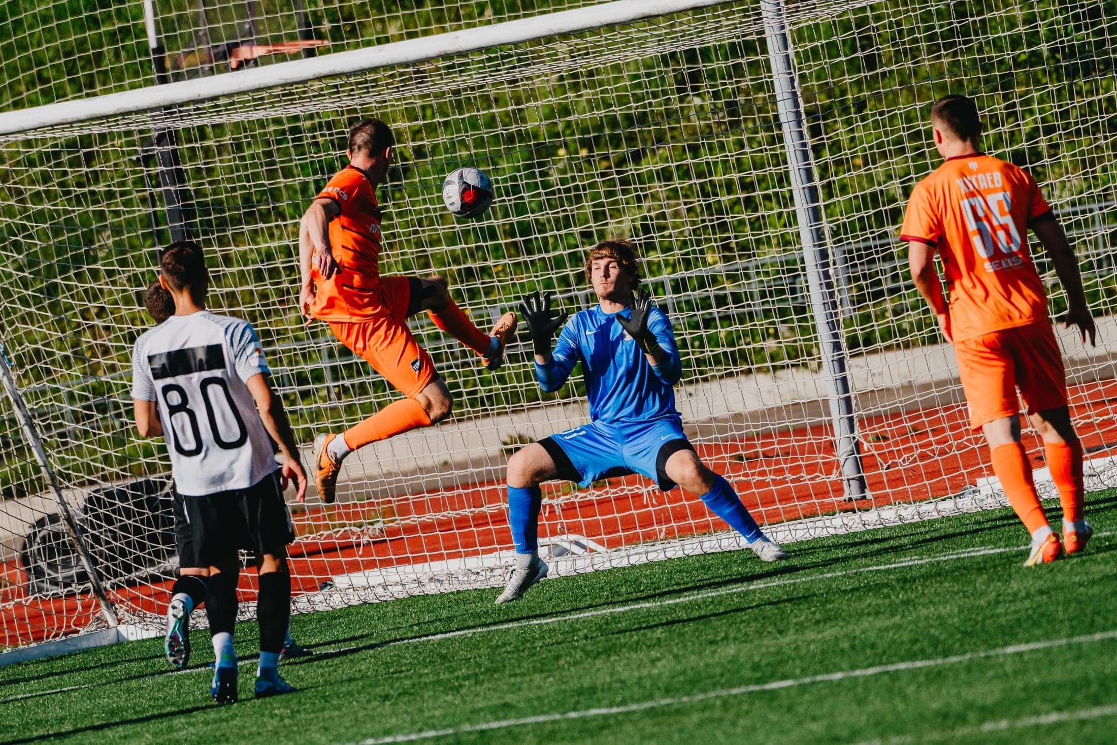 Выбираем лучший гол сентября!