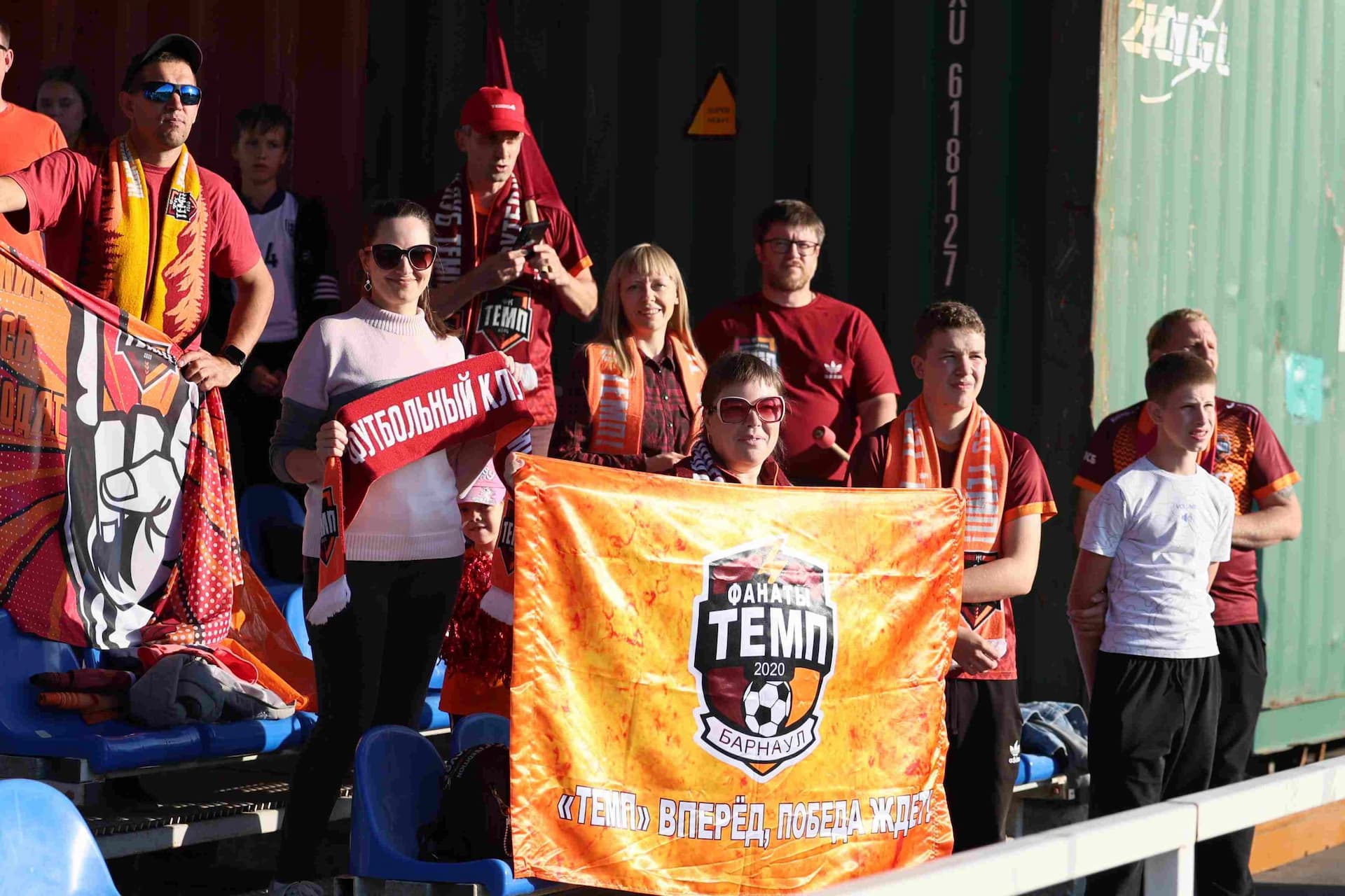 «Полимер» 2:2 «Темп». Третья лига. 05.09.2025. Владимир Мартынов («CX News») и Александр Чёрный («Алтайский спорт») — кадр 169