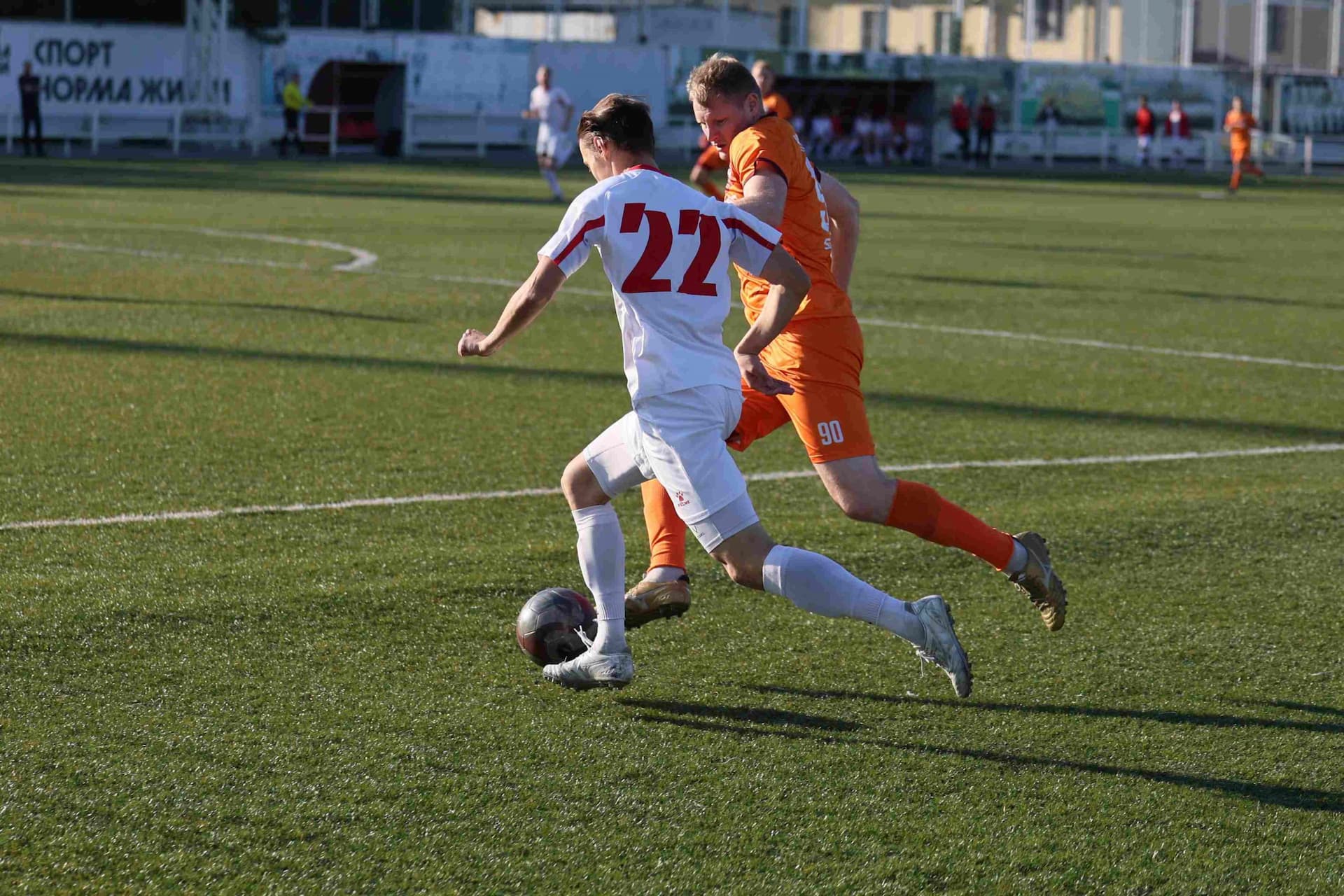 «Полимер» 2:2 «Темп». Третья лига. 05.09.2025. Владимир Мартынов («CX News») и Александр Чёрный («Алтайский спорт») — кадр 172