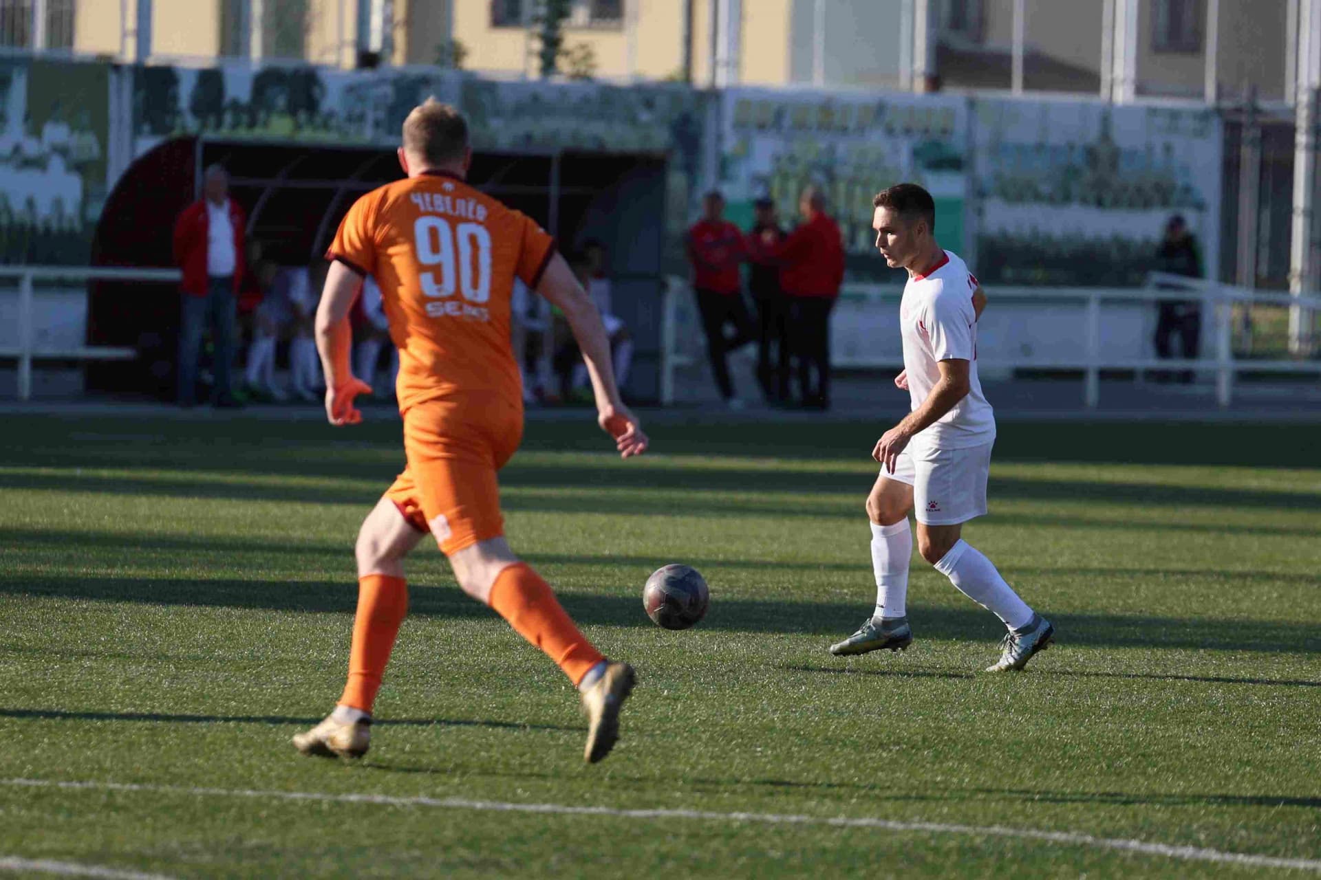 «Полимер» 2:2 «Темп». Третья лига. 05.09.2025. Владимир Мартынов («CX News») и Александр Чёрный («Алтайский спорт») — кадр 174