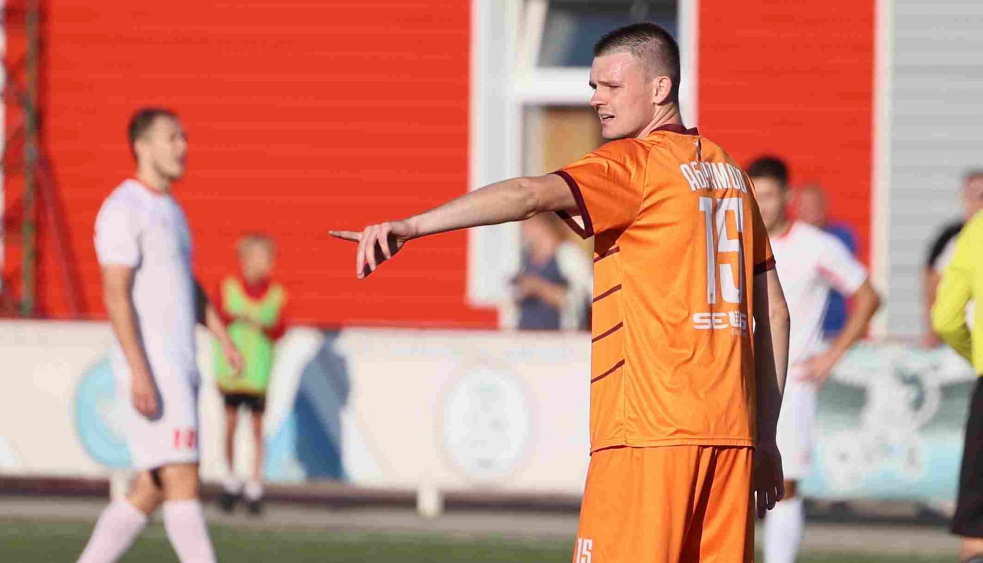 «Полимер» 2:2 «Темп». Третья лига. 05.09.2025. Владимир Мартынов («CX News») и Александр Чёрный («Алтайский спорт») — кадр 179