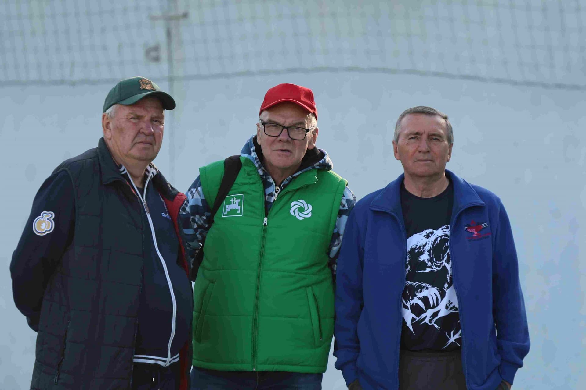 «Полимер» 2:2 «Темп». Третья лига. 05.09.2025. Владимир Мартынов («CX News») и Александр Чёрный («Алтайский спорт») — кадр 183