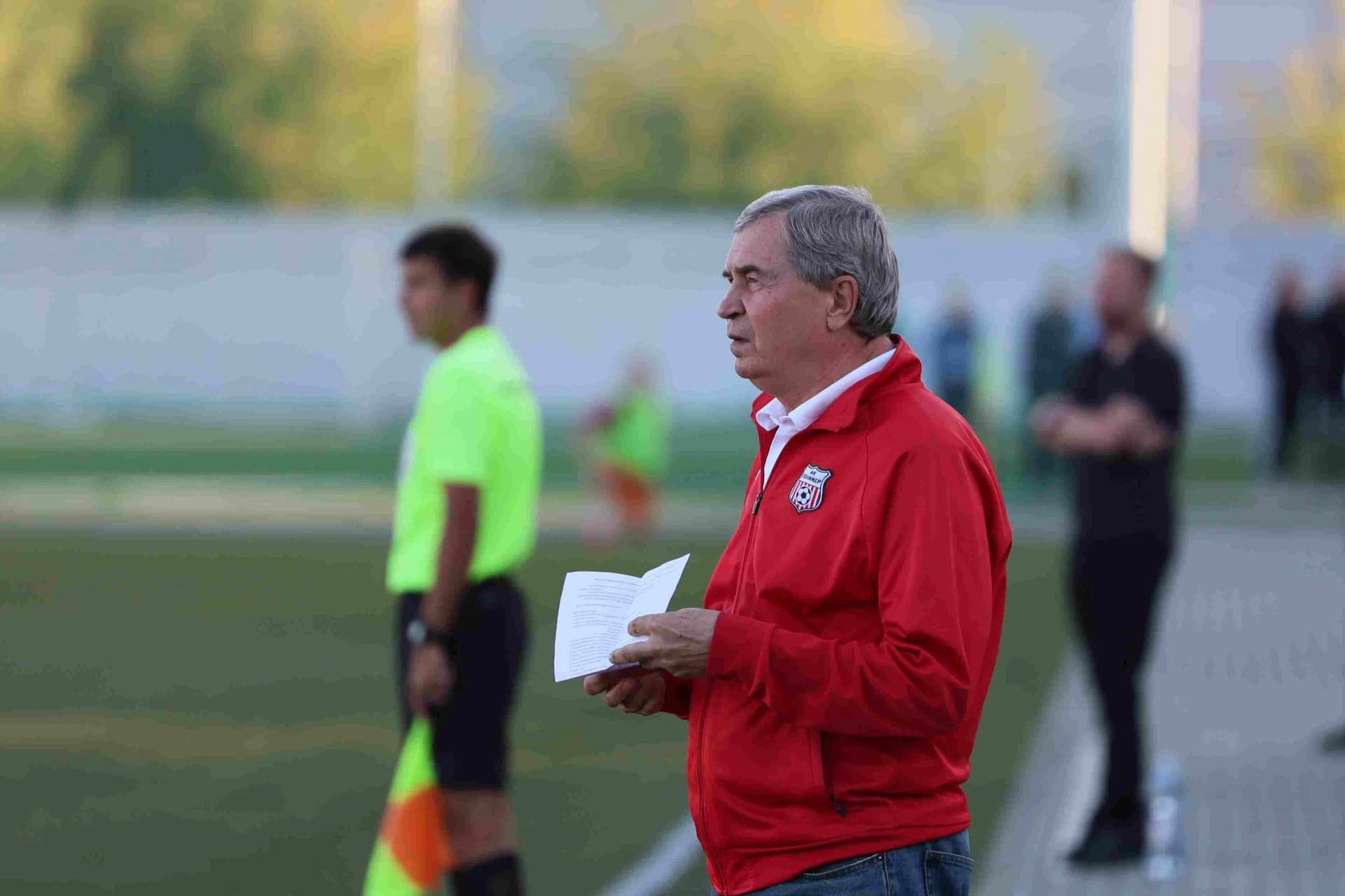 «Полимер» 2:2 «Темп». Третья лига. 05.09.2025. Владимир Мартынов («CX News») и Александр Чёрный («Алтайский спорт») — кадр 197