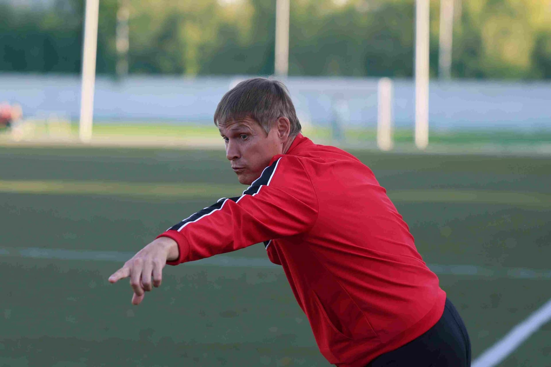 «Полимер» 2:2 «Темп». Третья лига. 05.09.2025. Владимир Мартынов («CX News») и Александр Чёрный («Алтайский спорт») — кадр 199