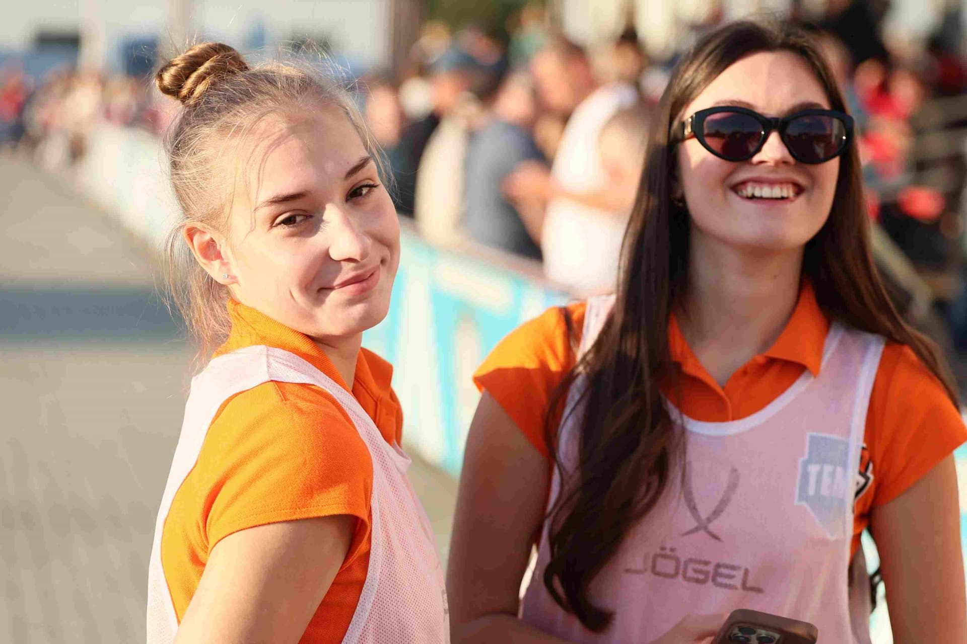 «Полимер» 2:2 «Темп». Третья лига. 05.09.2025. Владимир Мартынов («CX News») и Александр Чёрный («Алтайский спорт») — кадр 214