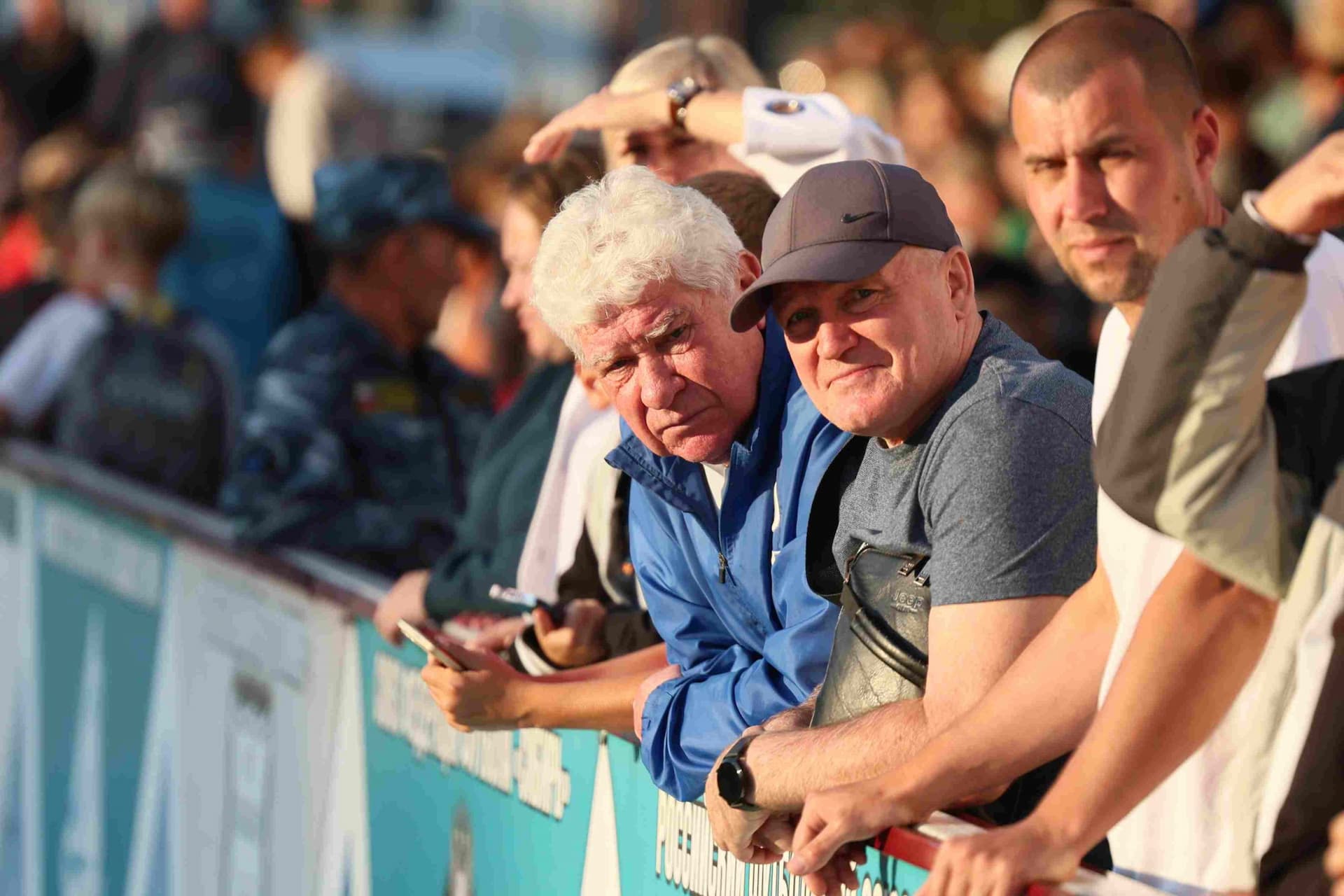 «Полимер» 2:2 «Темп». Третья лига. 05.09.2025. Владимир Мартынов («CX News») и Александр Чёрный («Алтайский спорт») — кадр 221