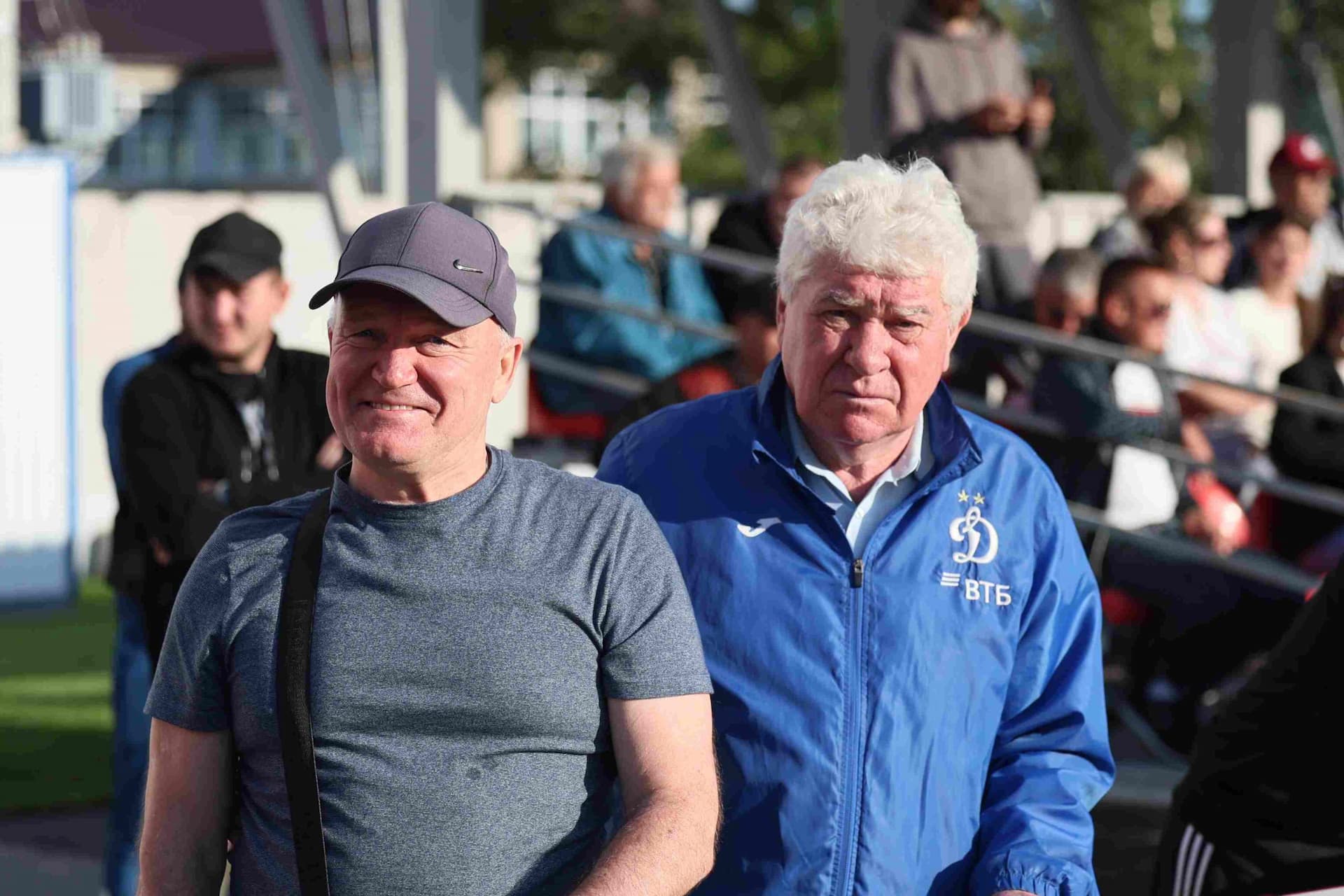 «Полимер» 2:2 «Темп». Третья лига. 05.09.2025. Владимир Мартынов («CX News») и Александр Чёрный («Алтайский спорт») — кадр 166