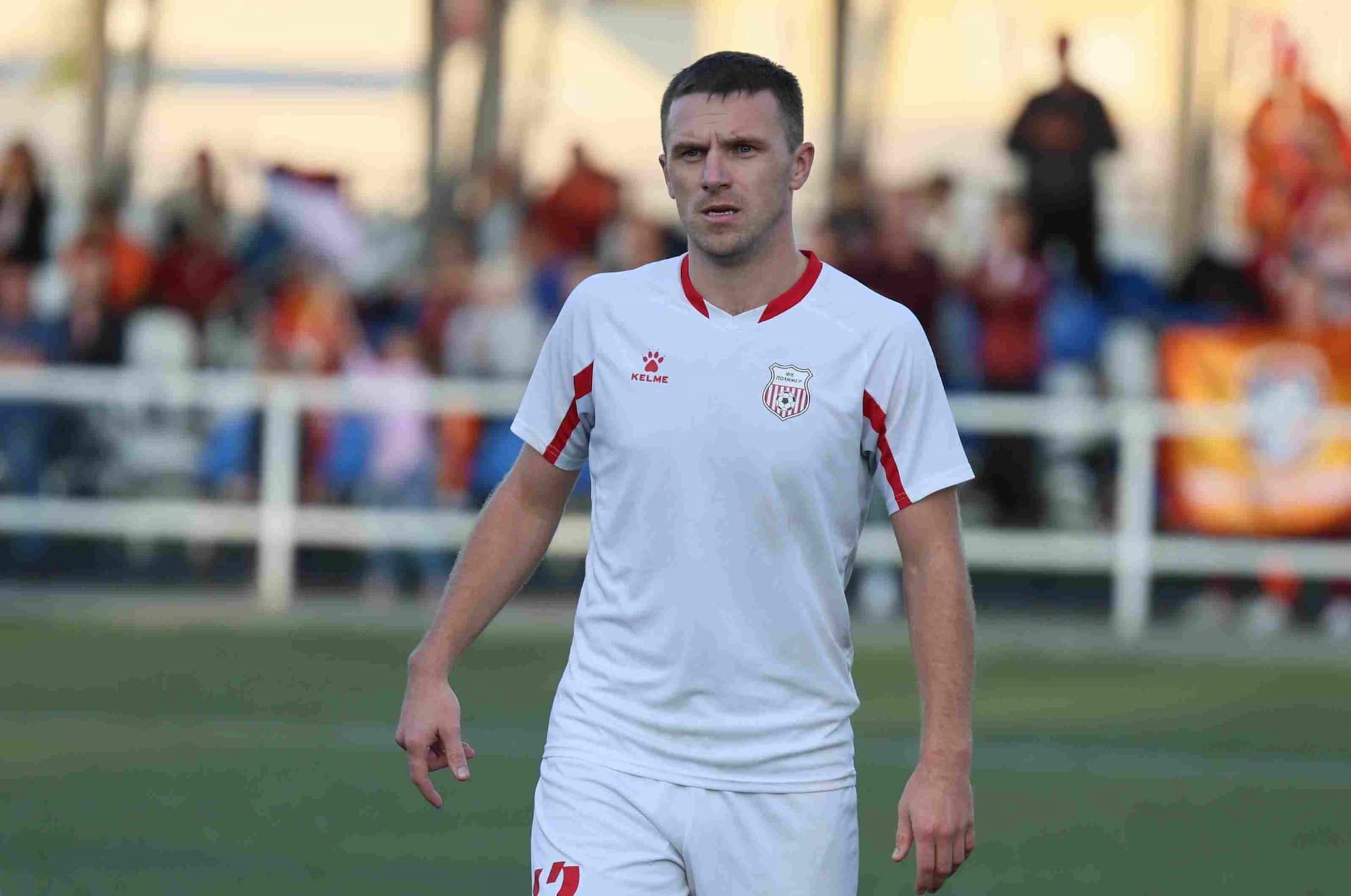 «Полимер» 2:2 «Темп». Третья лига. 05.09.2025. Владимир Мартынов («CX News») и Александр Чёрный («Алтайский спорт») — кадр 233