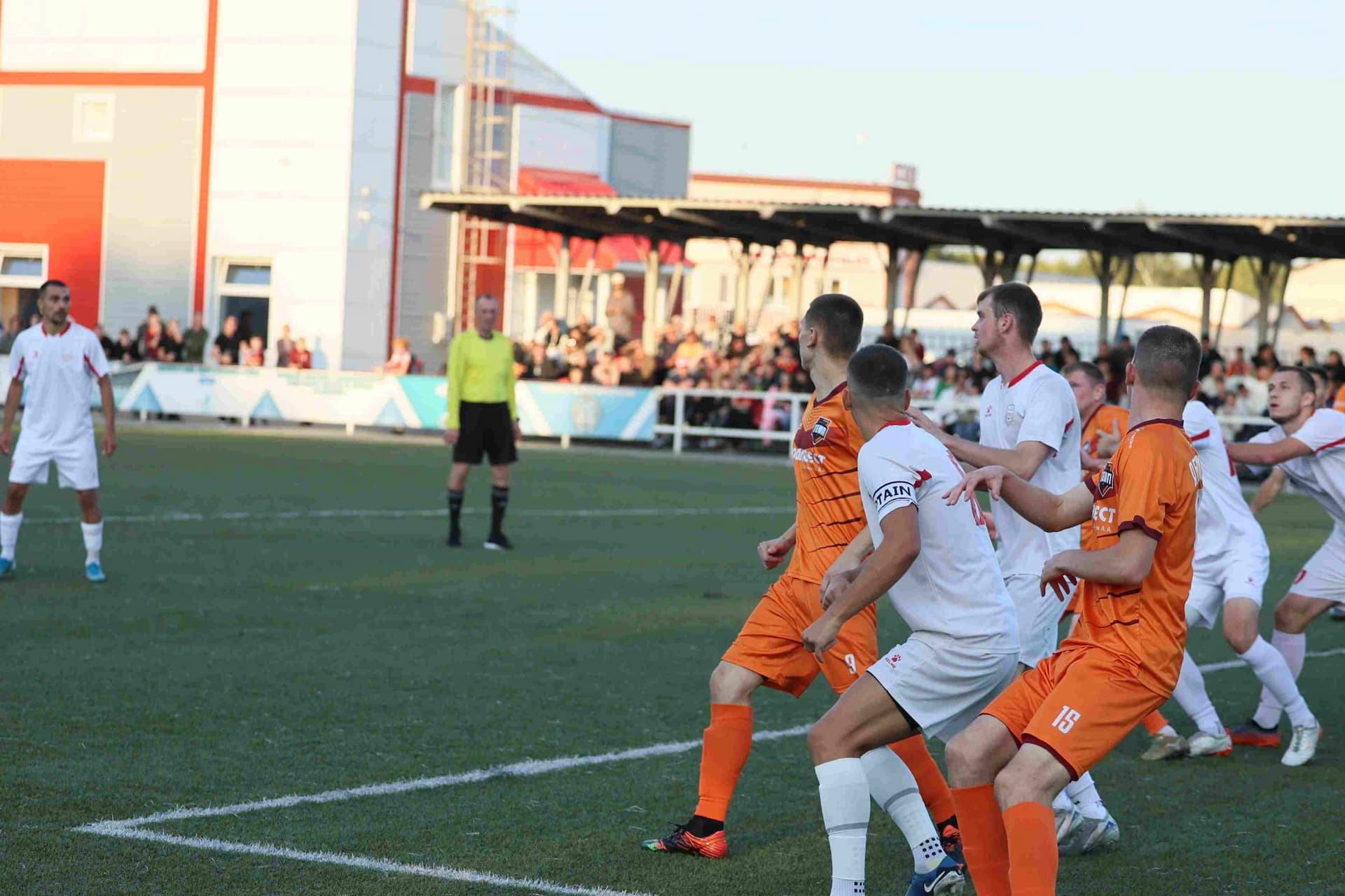 «Полимер» 2:2 «Темп». Третья лига. 05.09.2025. Владимир Мартынов («CX News») и Александр Чёрный («Алтайский спорт») — кадр 235