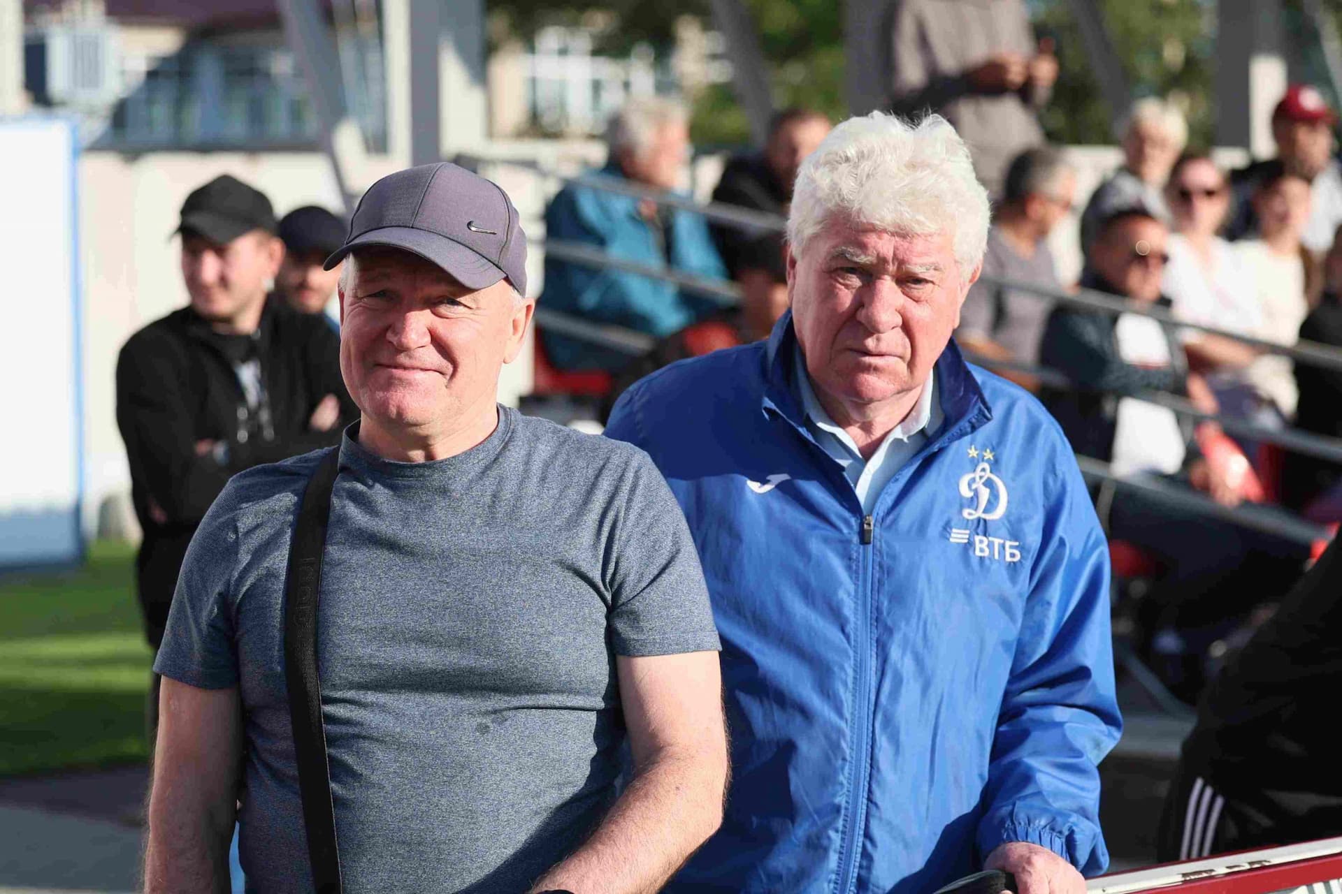 «Полимер» 2:2 «Темп». Третья лига. 05.09.2025. Владимир Мартынов («CX News») и Александр Чёрный («Алтайский спорт») — кадр 167