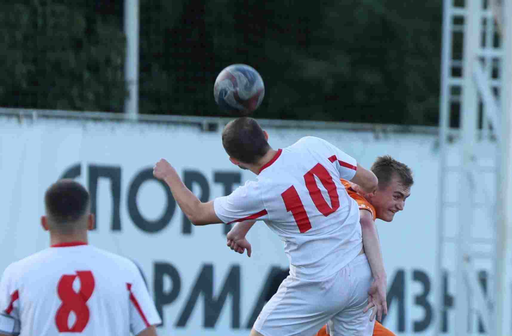 «Полимер» 2:2 «Темп». Третья лига. 05.09.2025. Владимир Мартынов («CX News») и Александр Чёрный («Алтайский спорт») — кадр 239