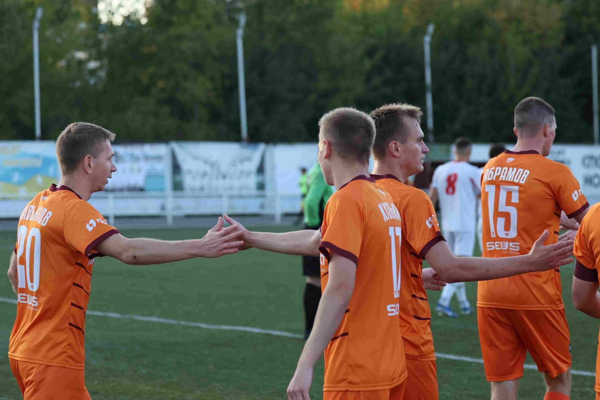 «Полимер» 2:2 «Темп». Третья лига. 05.09.2025. Владимир Мартынов («CX News») и Александр Чёрный («Алтайский спорт») — кадр 251