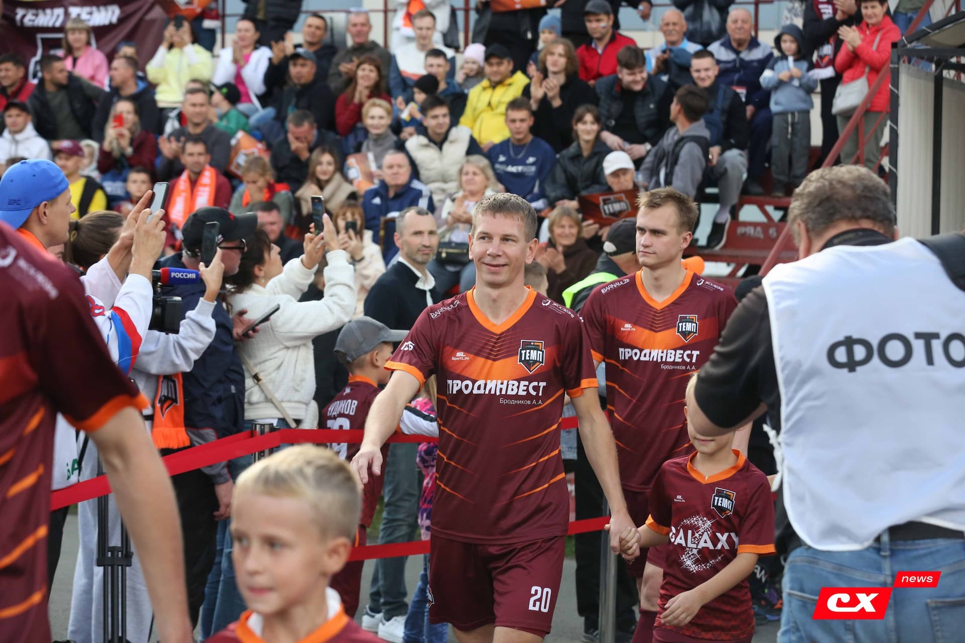 «Темп» 0:1 «Знамя Труда». FONBET Кубок России. 10.09.2025. СМИ: Владимир Мартынов («CX News»), Александр Чёрный («Алтайский спорт»), Виталий Барабаш (Сетевое издание "Толк"), Андрей Каспришин («Алтайская правда») — кадр 200