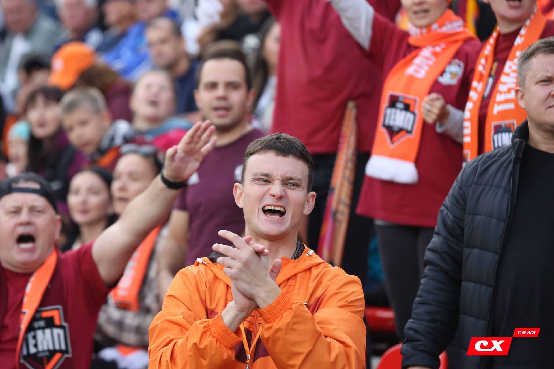 «Темп» 0:1 «Знамя Труда». FONBET Кубок России. 10.09.2025. СМИ: Владимир Мартынов («CX News»), Александр Чёрный («Алтайский спорт»), Виталий Барабаш (Сетевое издание "Толк"), Андрей Каспришин («Алтайская правда») — кадр 335