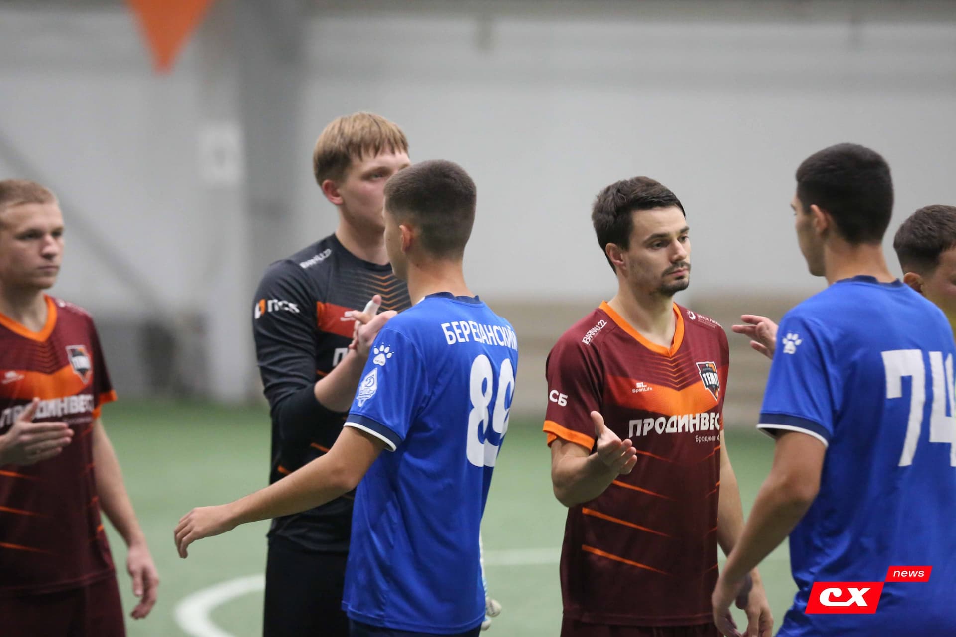 «Темп» 1:0 «Динамо-Барнаул-М». Третья лига. 05.10.2025. Александр Чёрный («Алтайский спорт»), Владимир Мартынов («CX News») — кадр 170